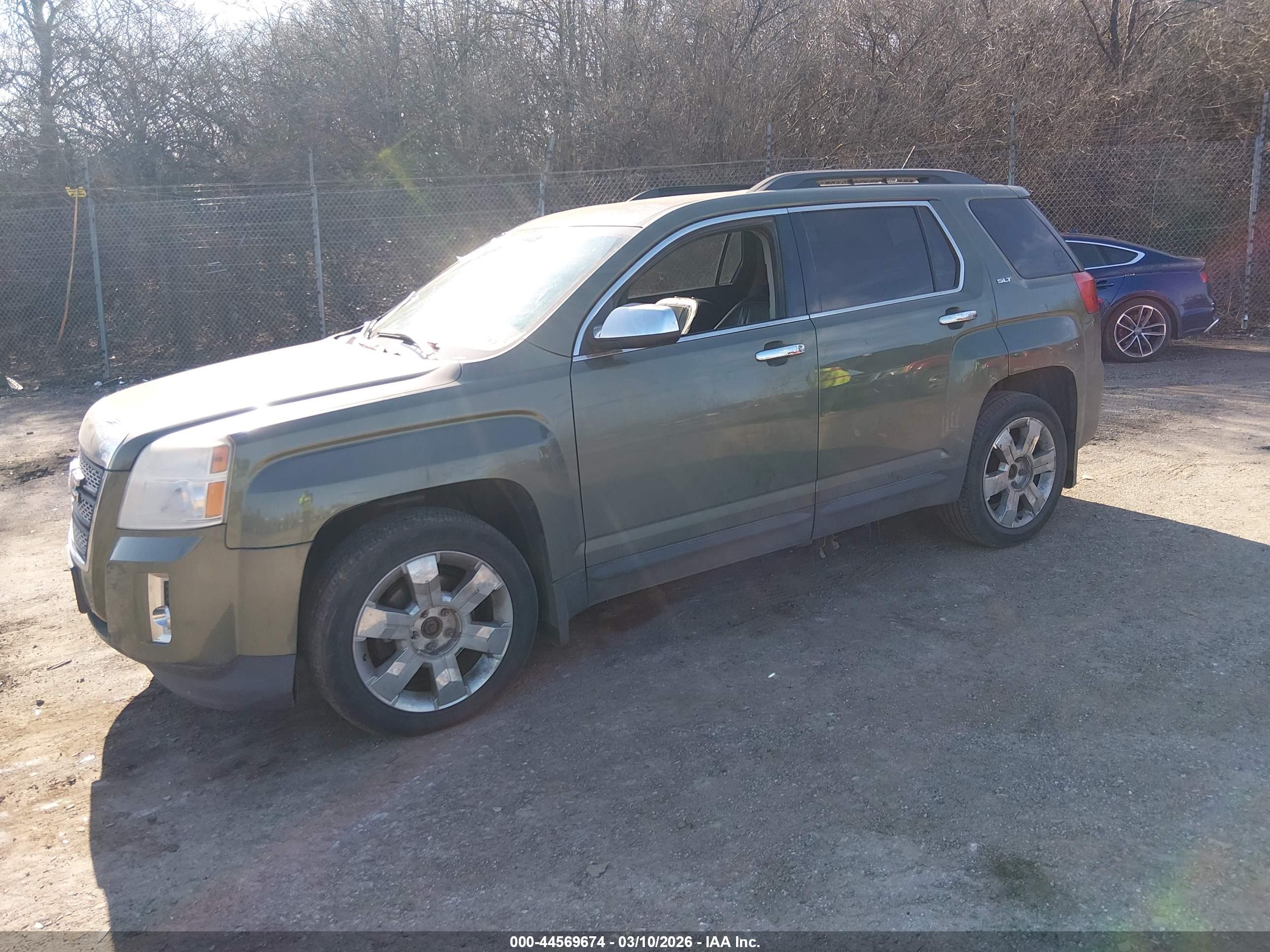 GMC TERRAIN image 2