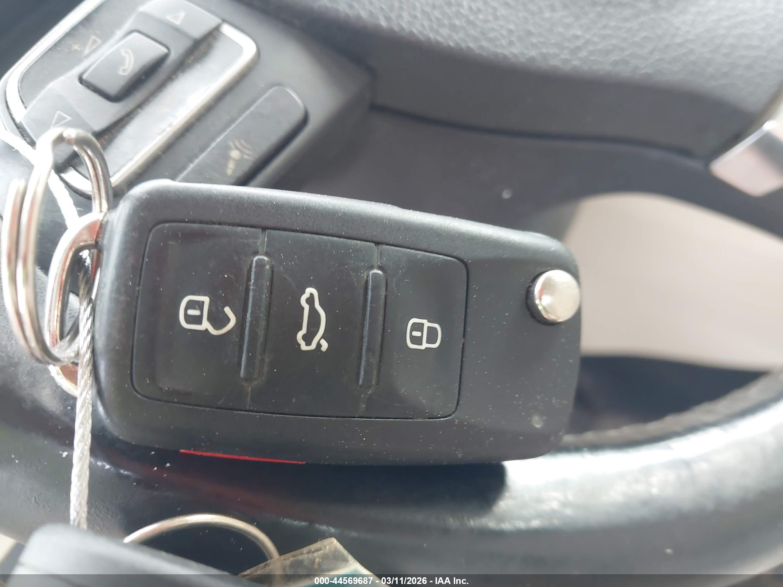 VOLKSWAGEN TIGUAN image 11