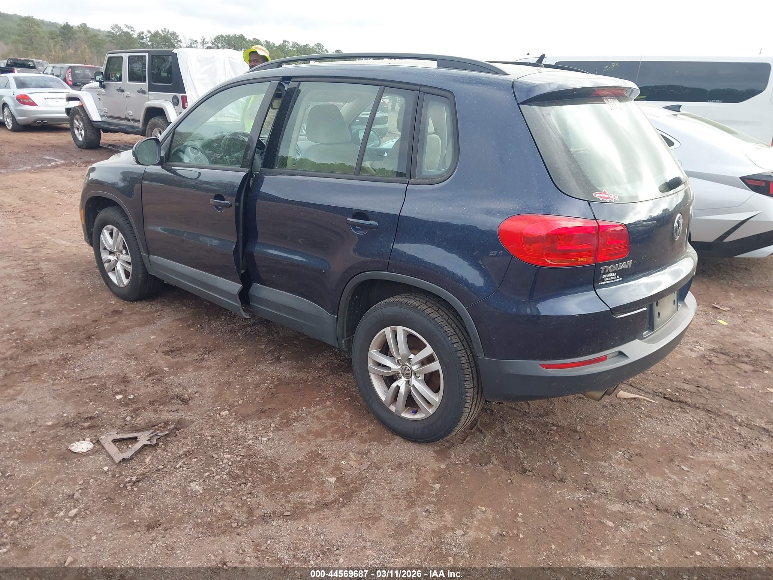 VOLKSWAGEN TIGUAN image 3