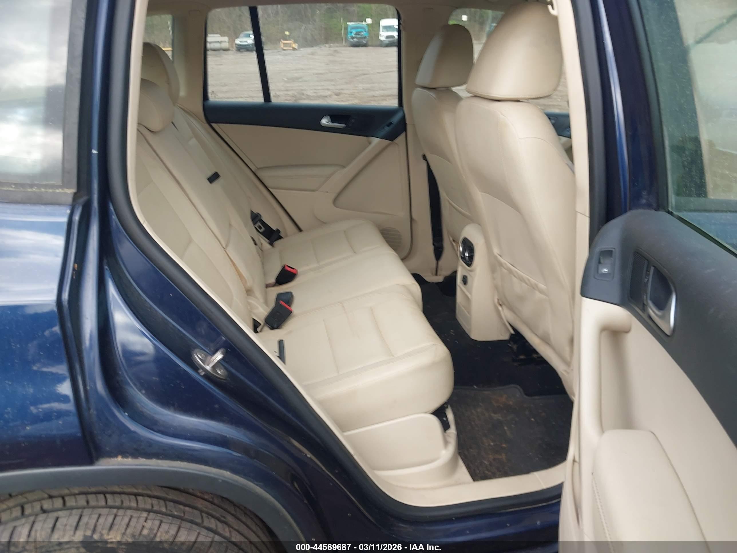 VOLKSWAGEN TIGUAN image 8