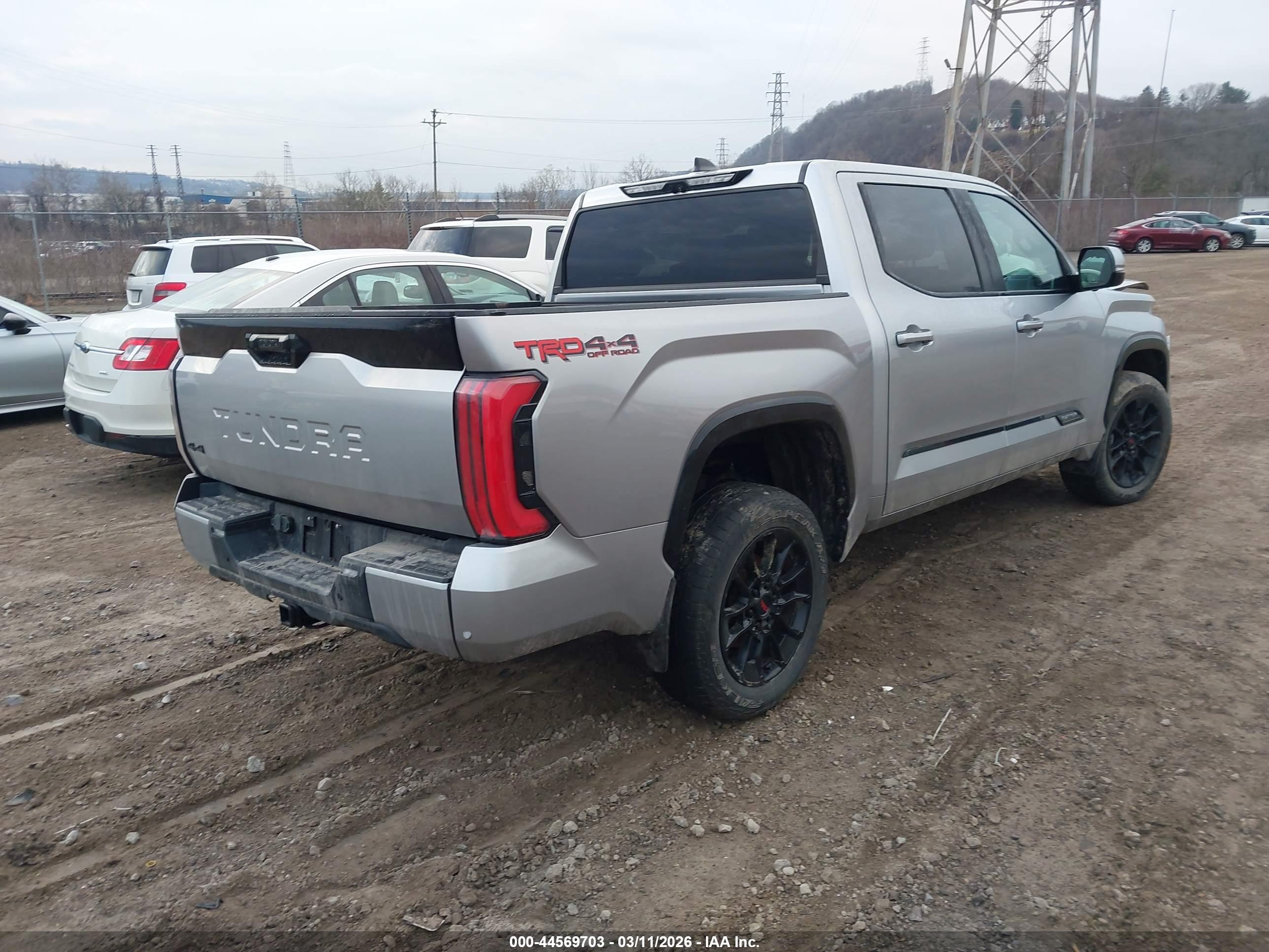 TOYOTA TUNDRA image 4