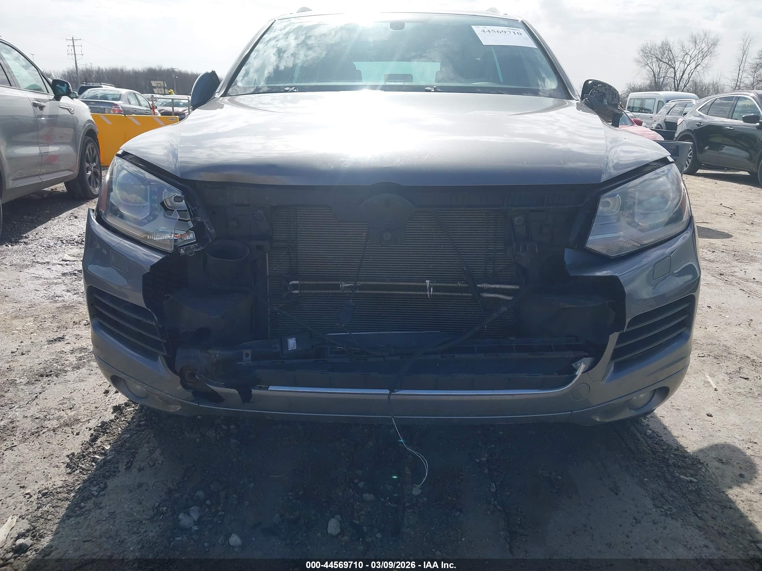 VOLKSWAGEN TOUAREG image 6