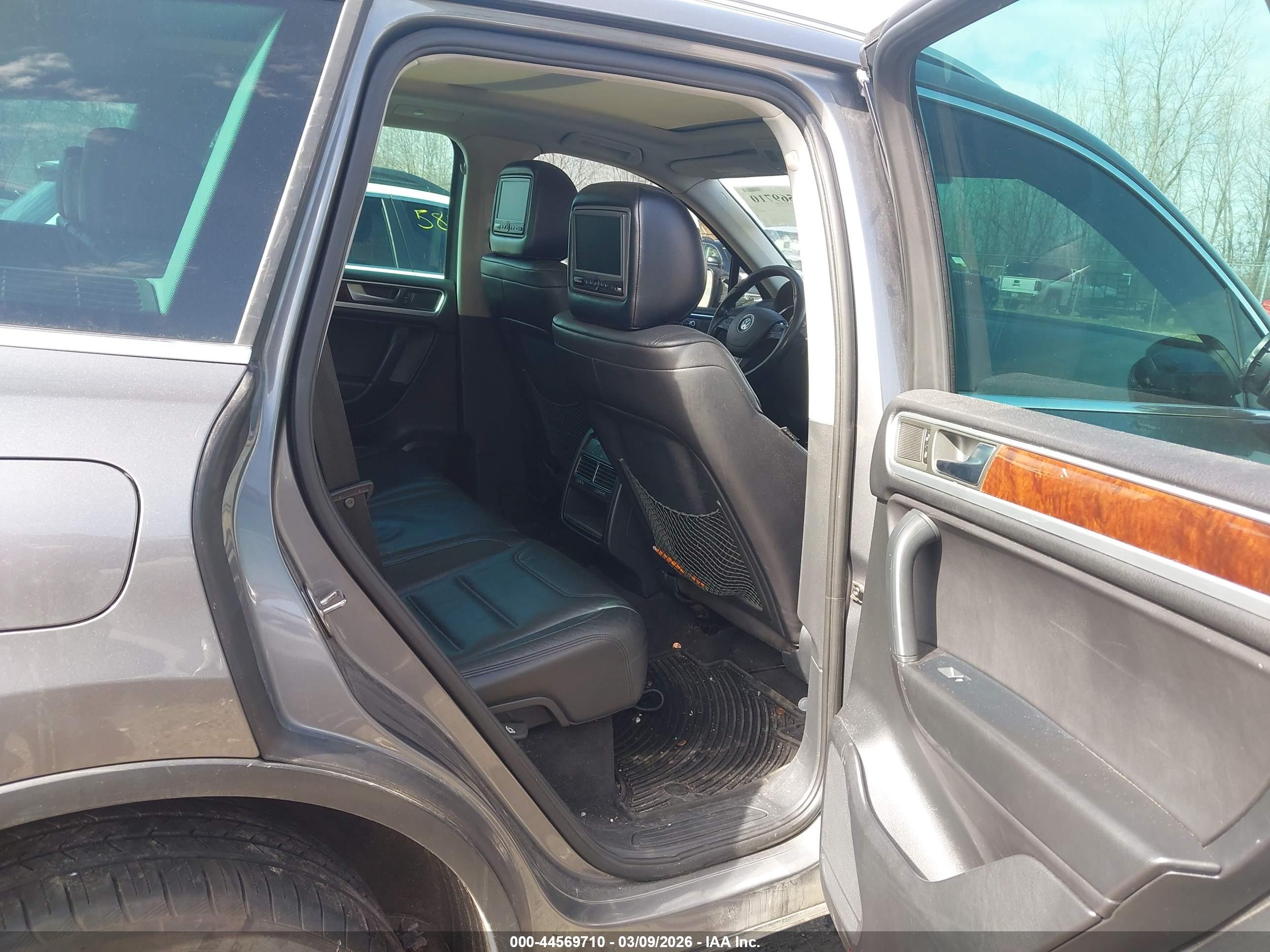 VOLKSWAGEN TOUAREG image 8