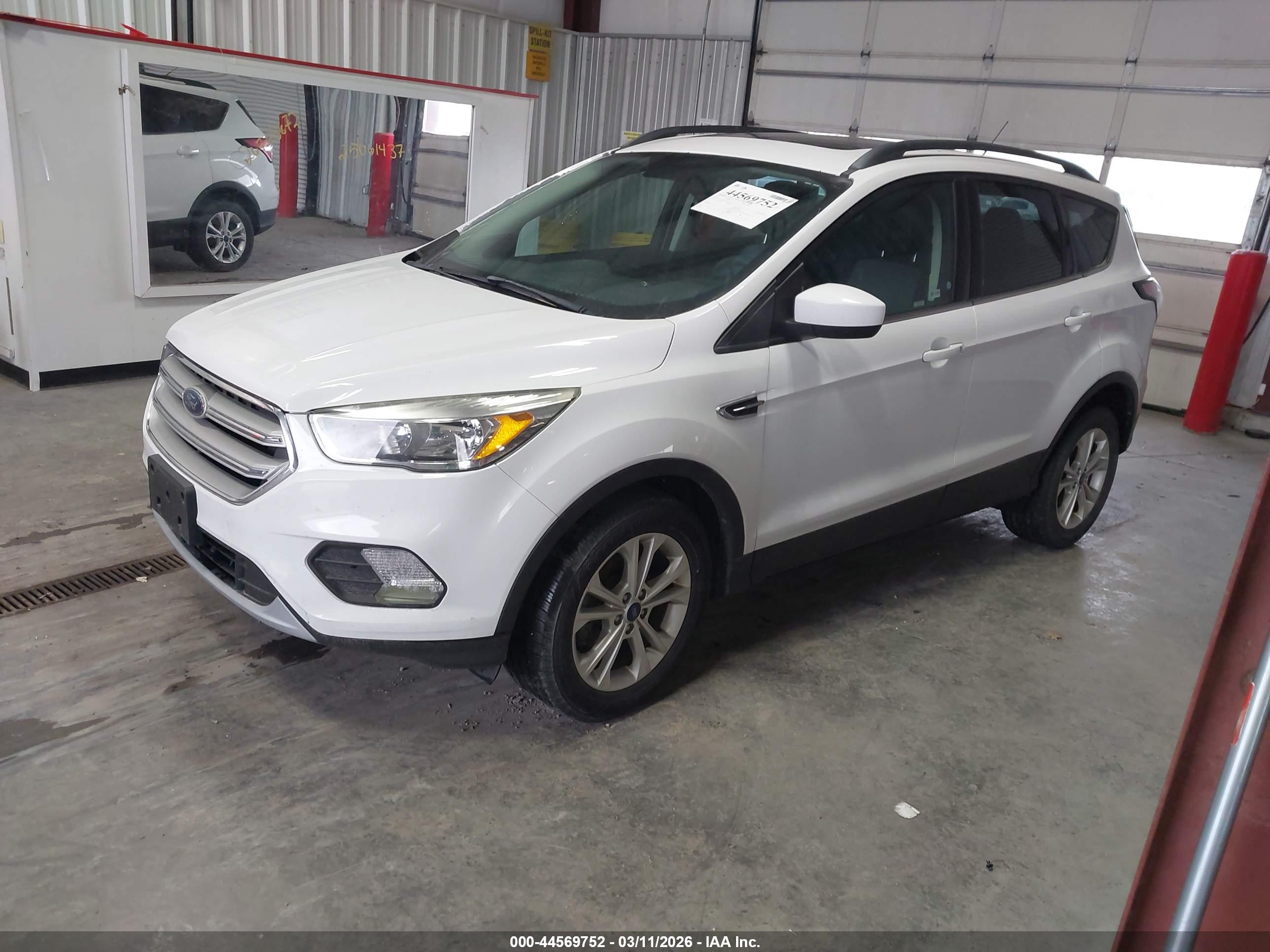 FORD ESCAPE image 2