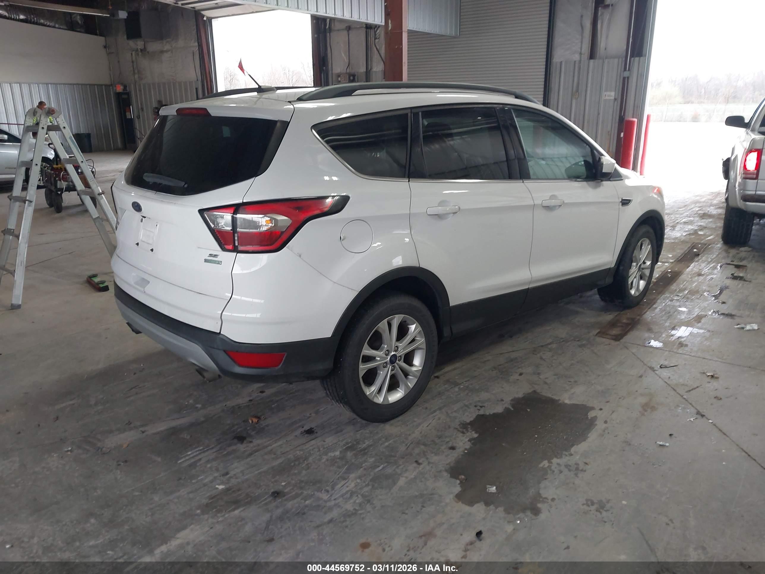 FORD ESCAPE image 4