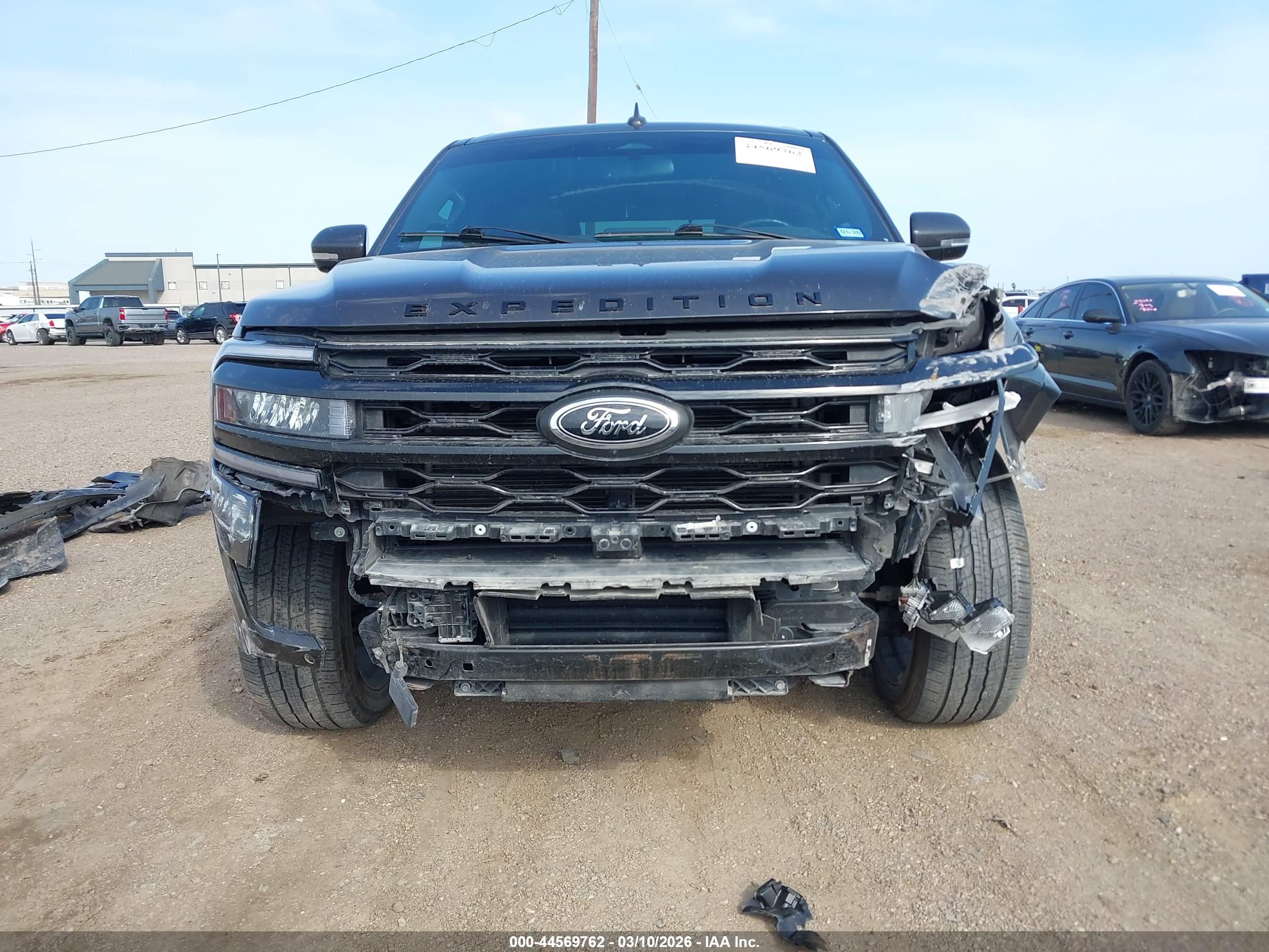FORD EXPEDITION image 6