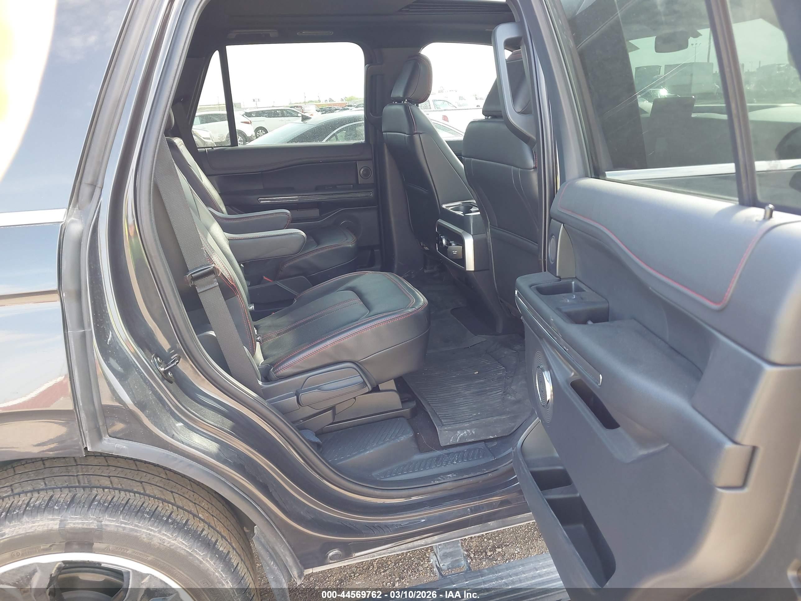 FORD EXPEDITION image 8