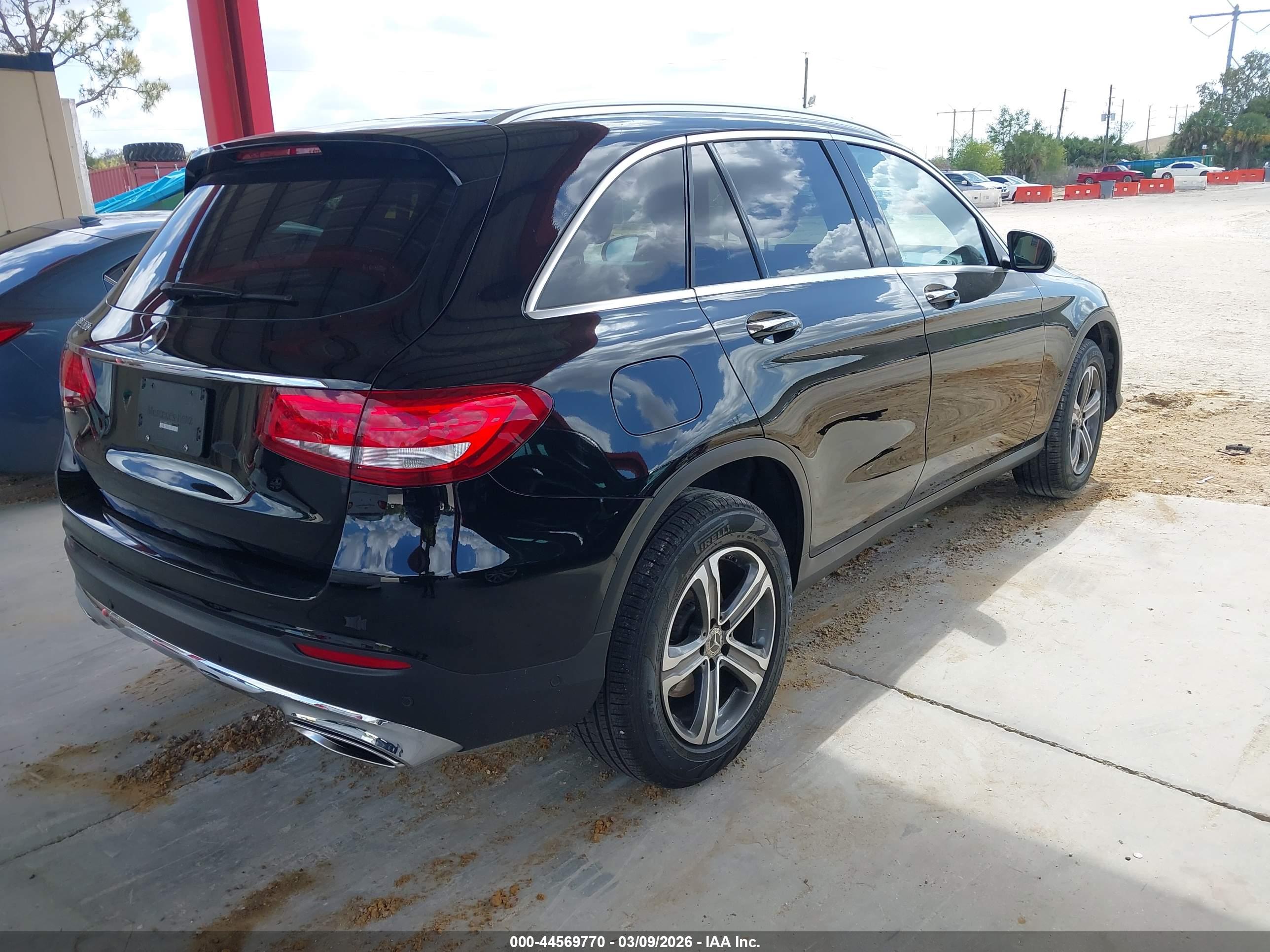 MERCEDES-BENZ GLC image 4