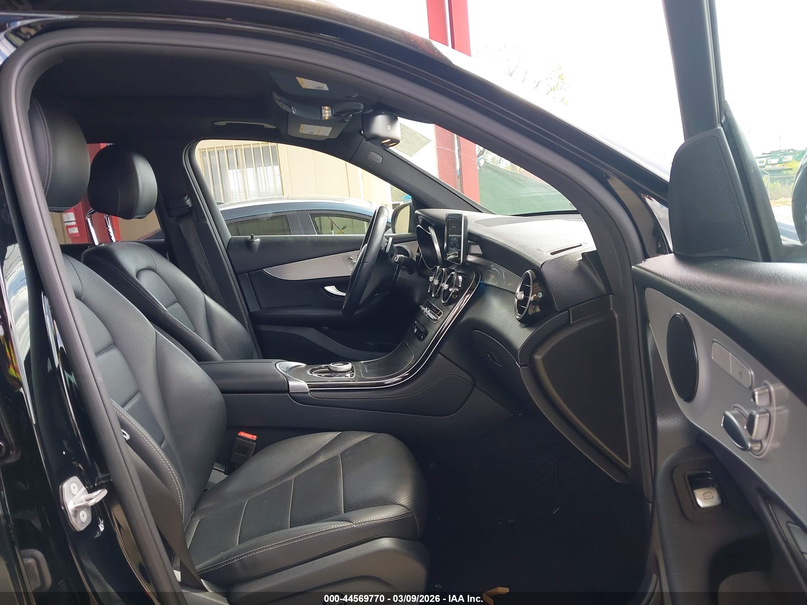 MERCEDES-BENZ GLC image 5