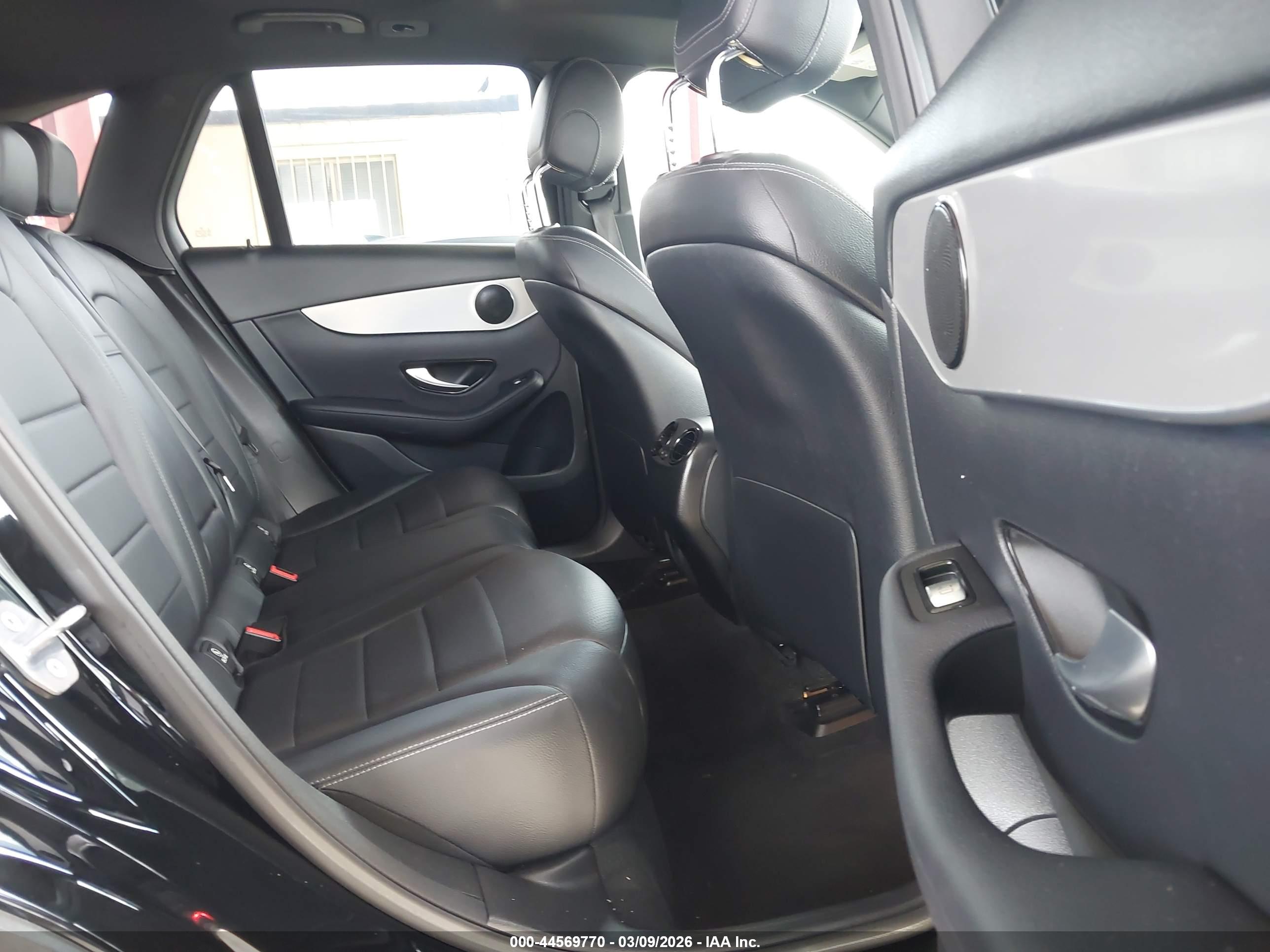MERCEDES-BENZ GLC image 8