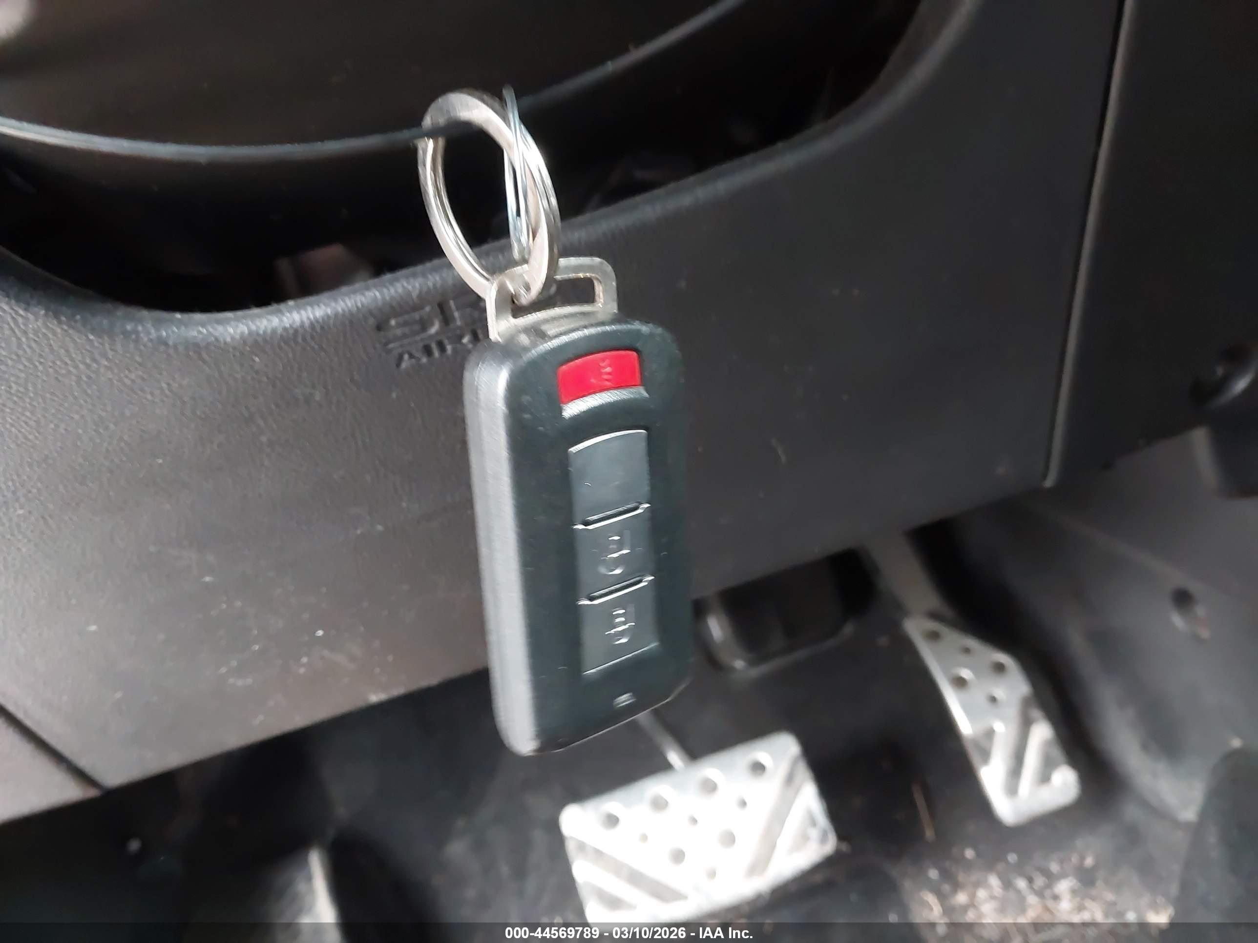 MITSUBISHI OUTLANDER image 11