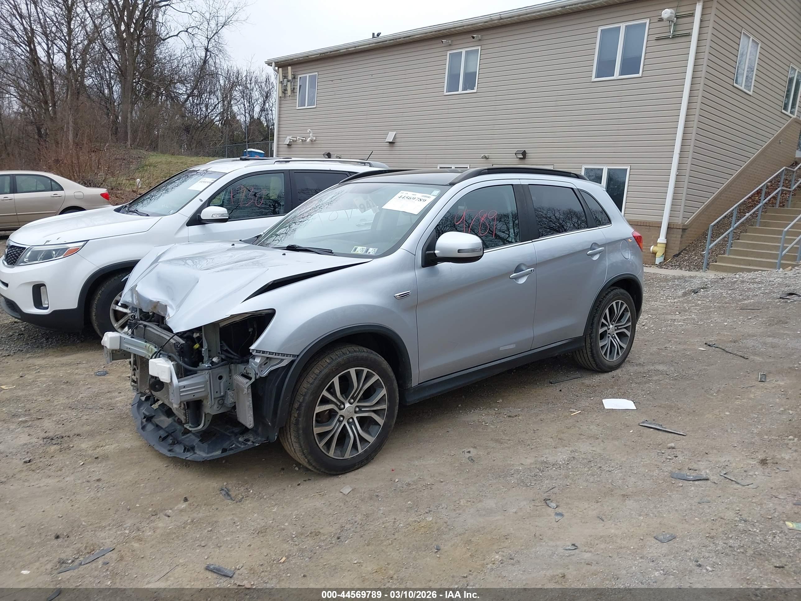 MITSUBISHI OUTLANDER image 2