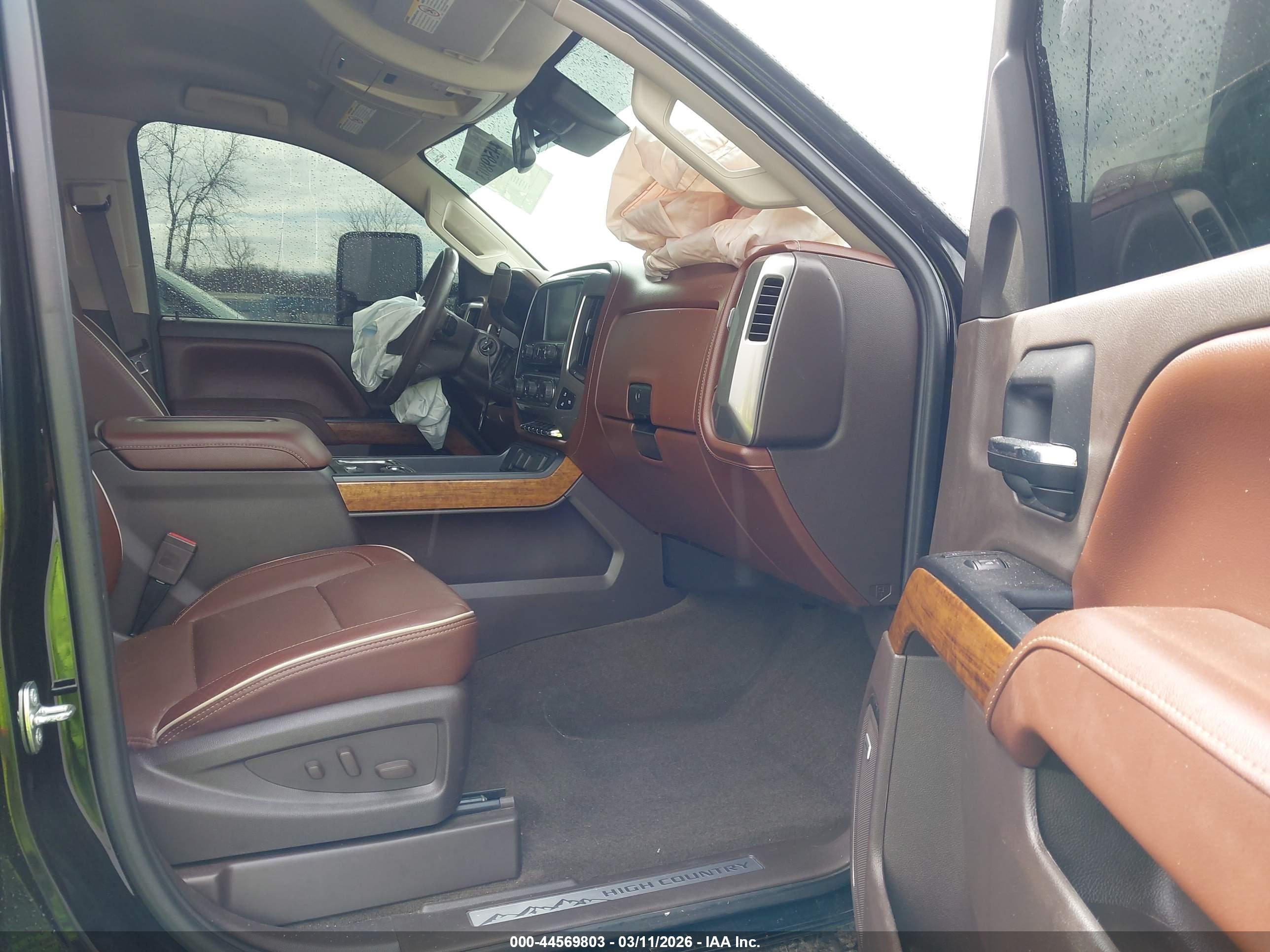 CHEVROLET SILVERADO image 5