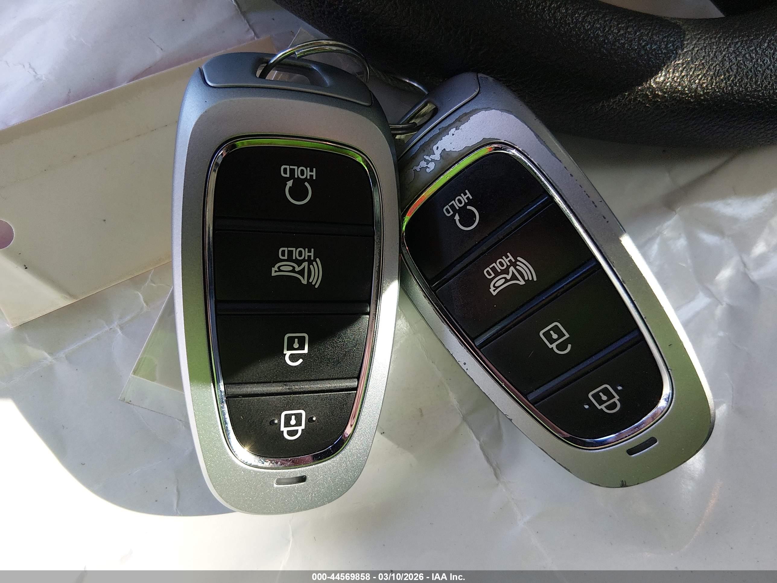 HYUNDAI SANTA image 11