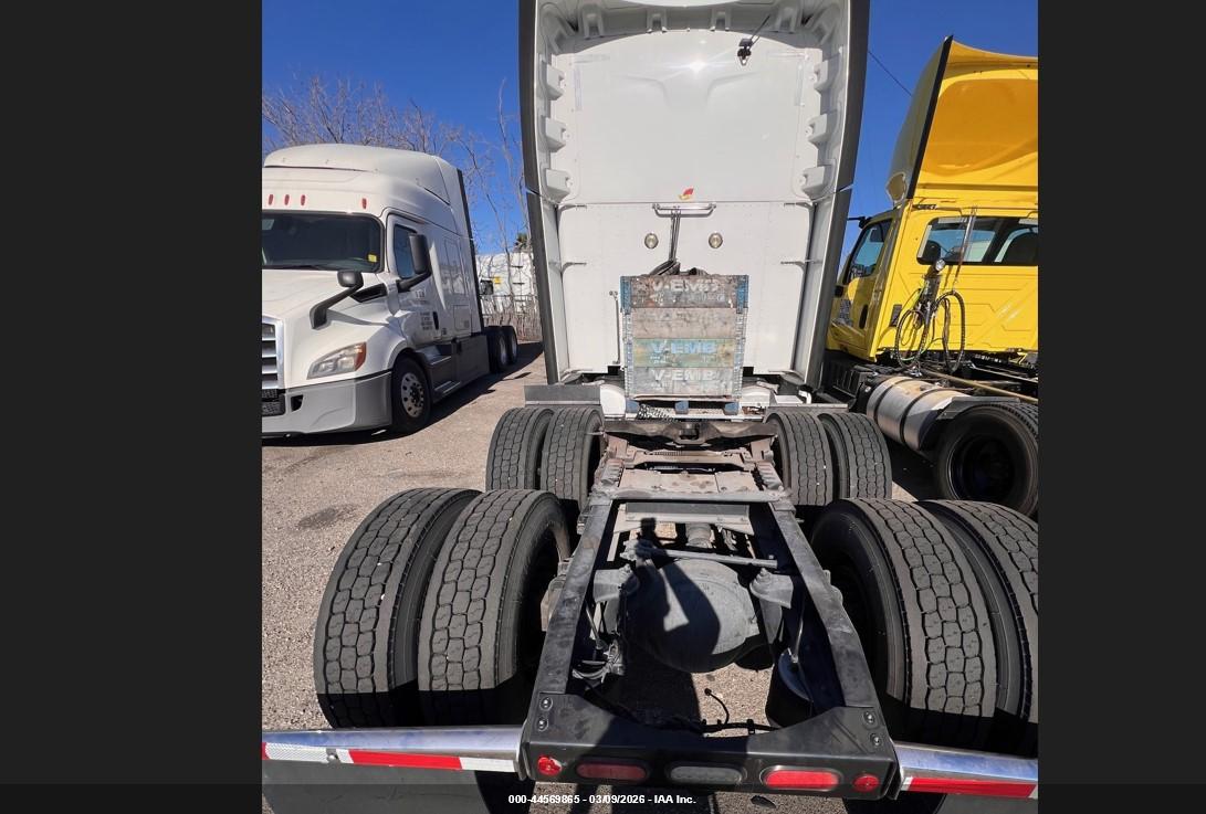PETERBILT 579 image 8