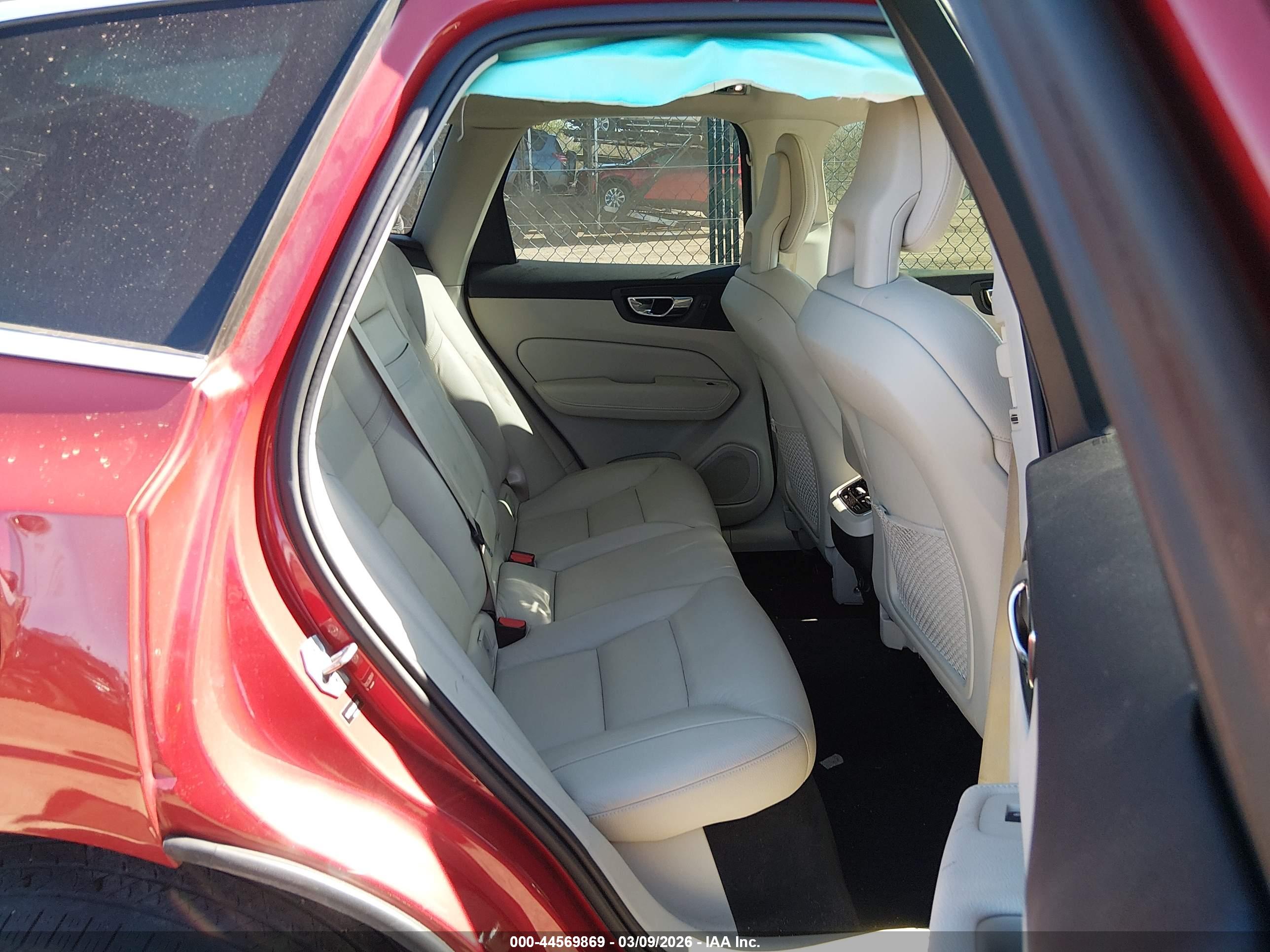 VOLVO XC60 image 8