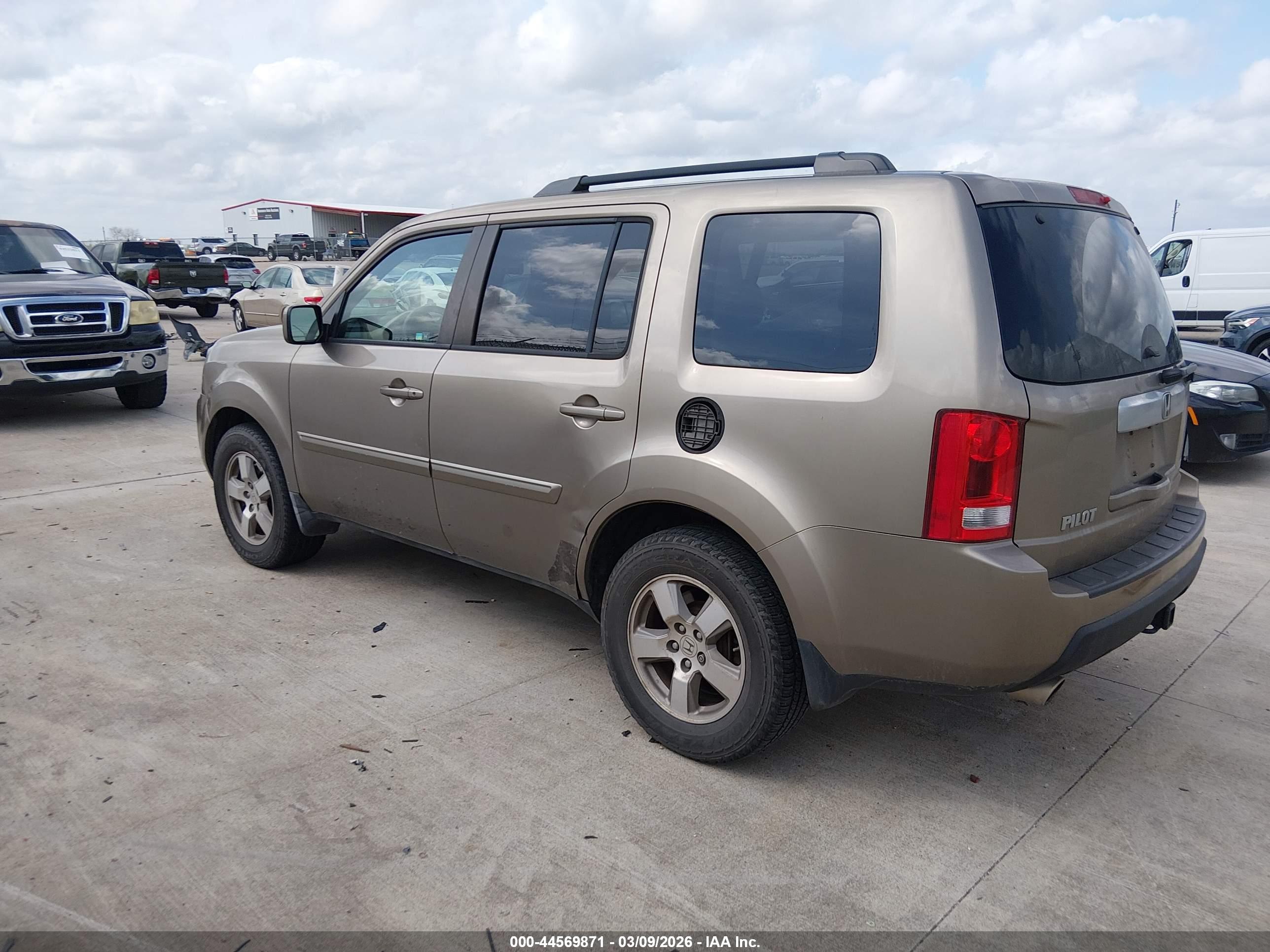 HONDA PILOT image 3