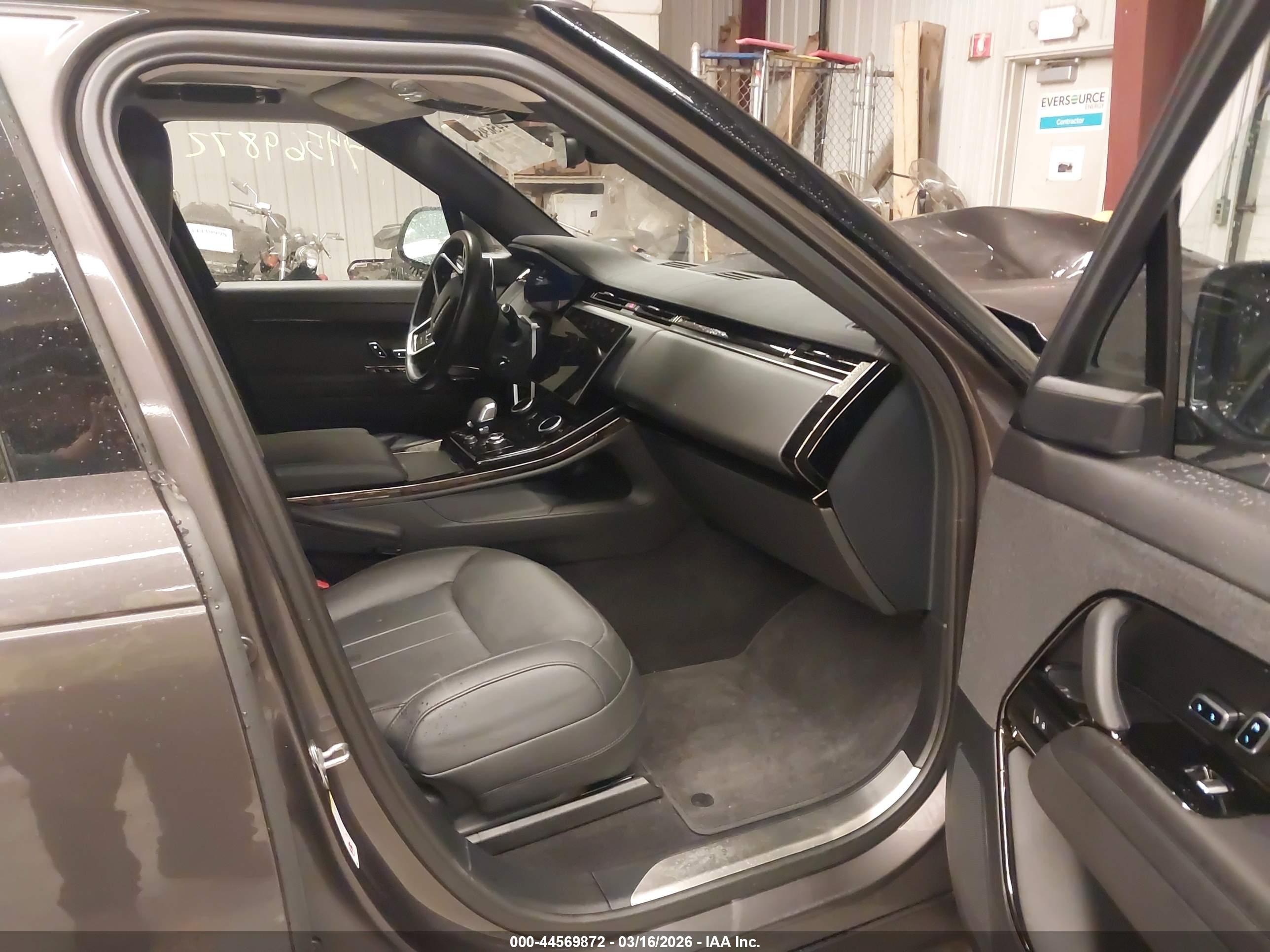 LAND ROVER image 5