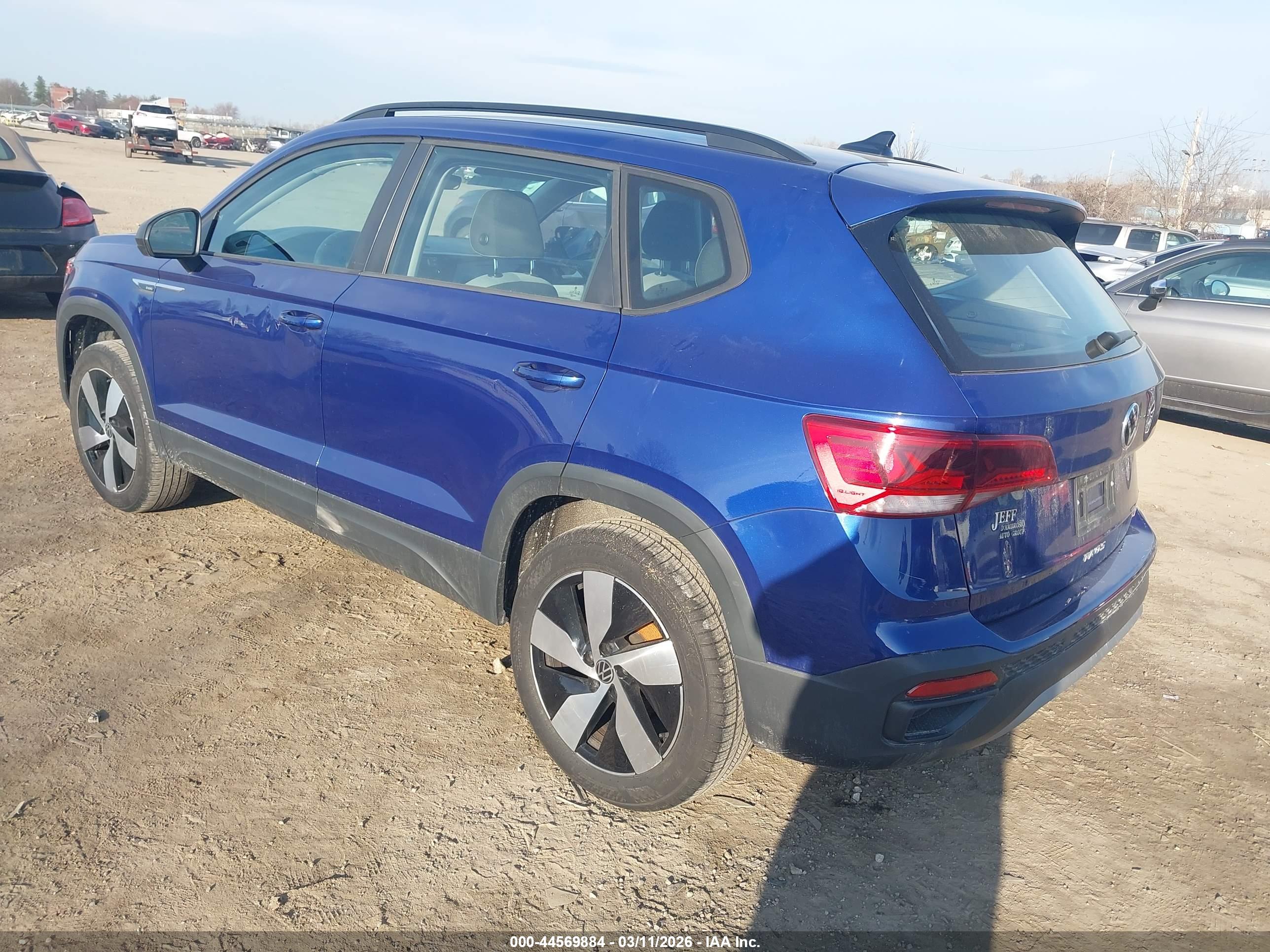 VOLKSWAGEN TAOS image 3