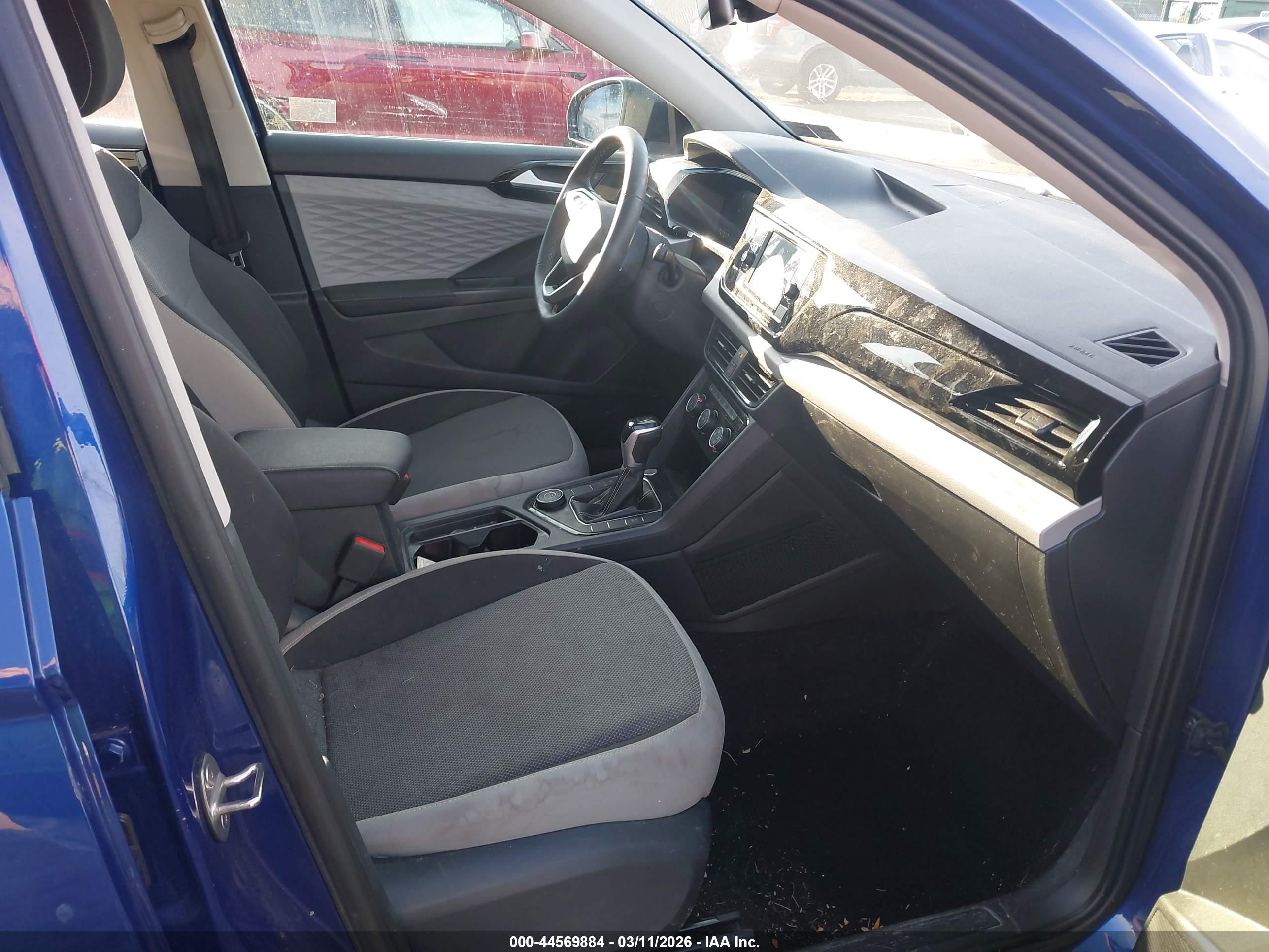 VOLKSWAGEN TAOS image 5