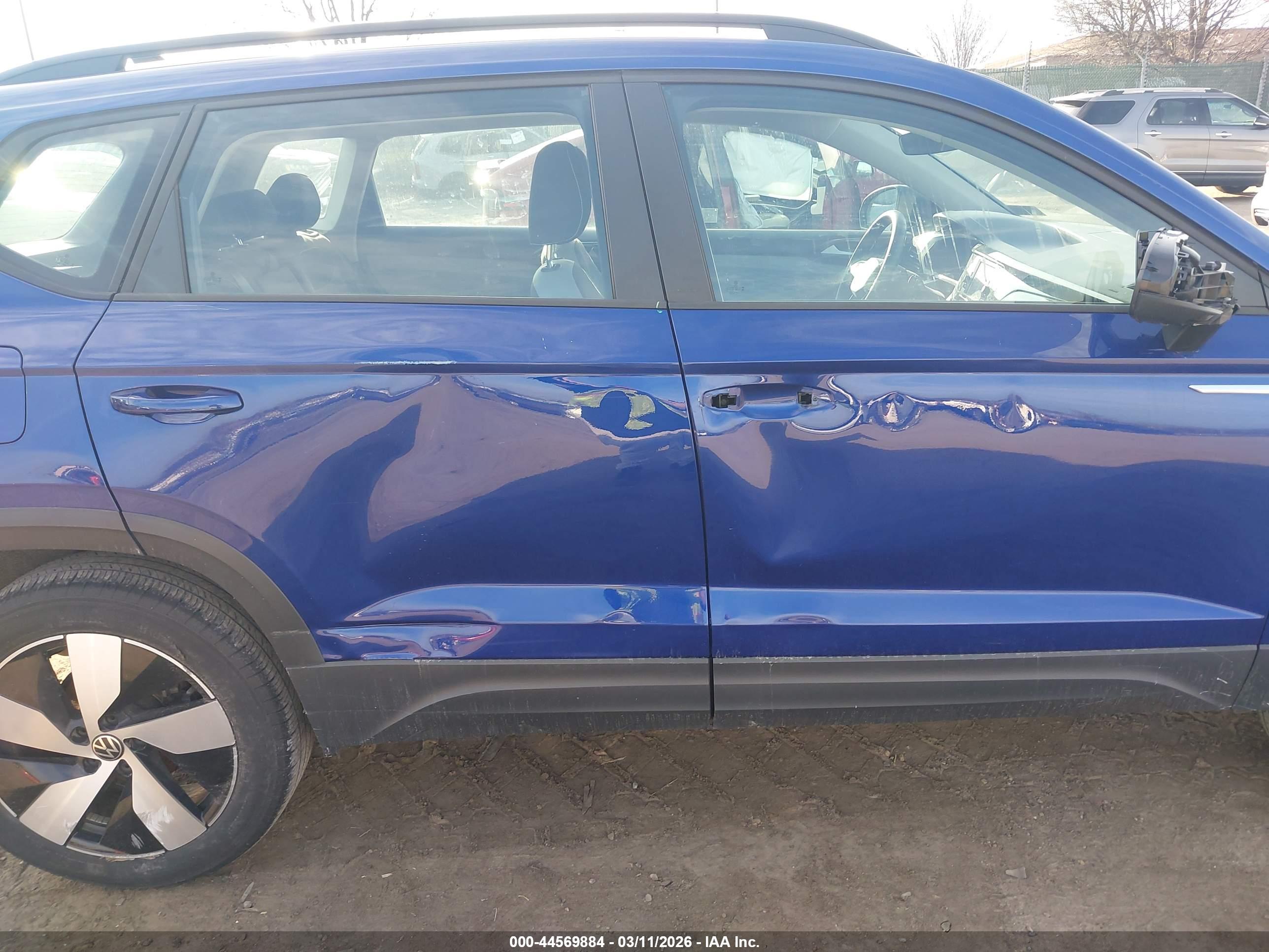 VOLKSWAGEN TAOS image 6