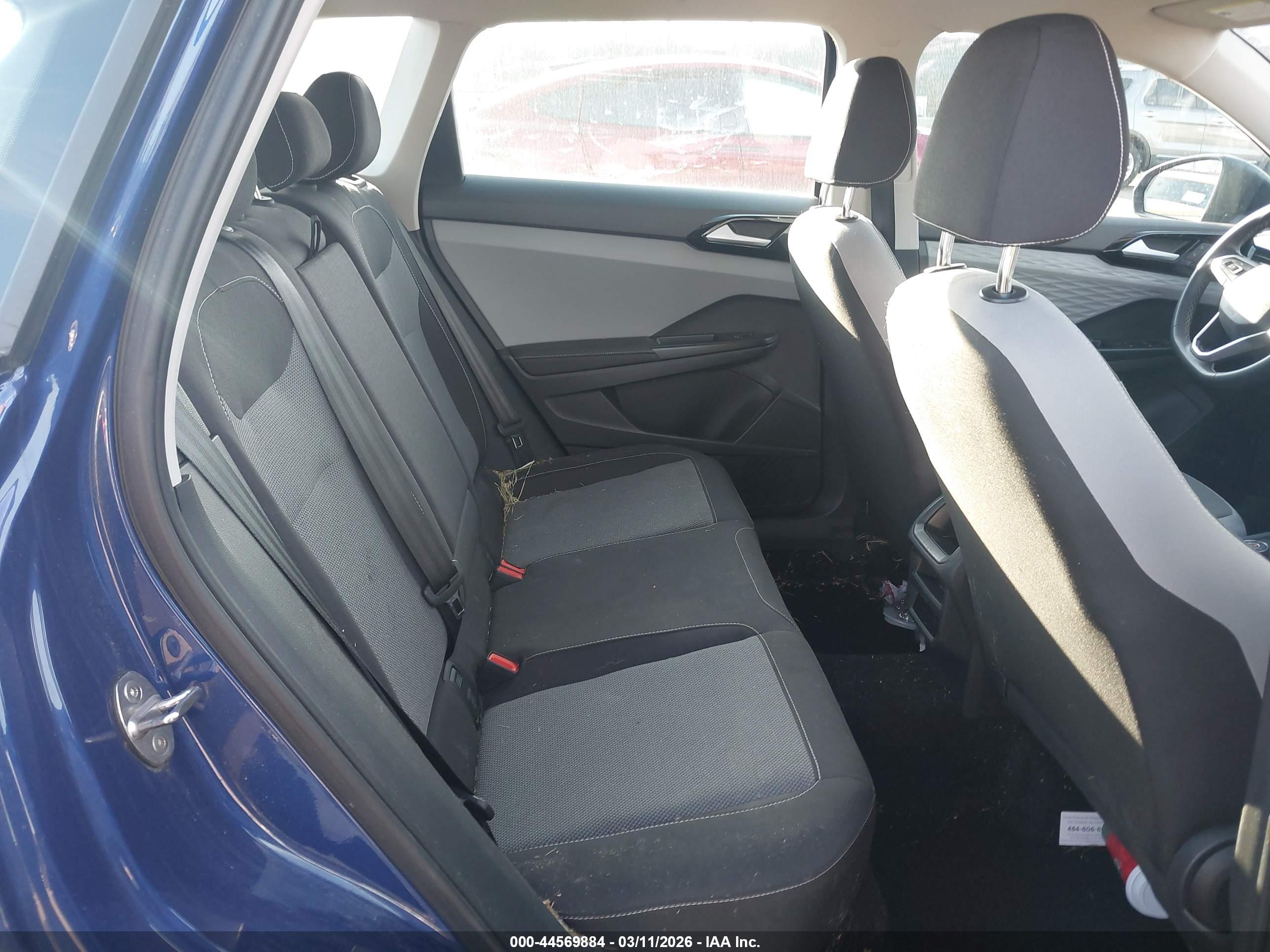 VOLKSWAGEN TAOS image 8