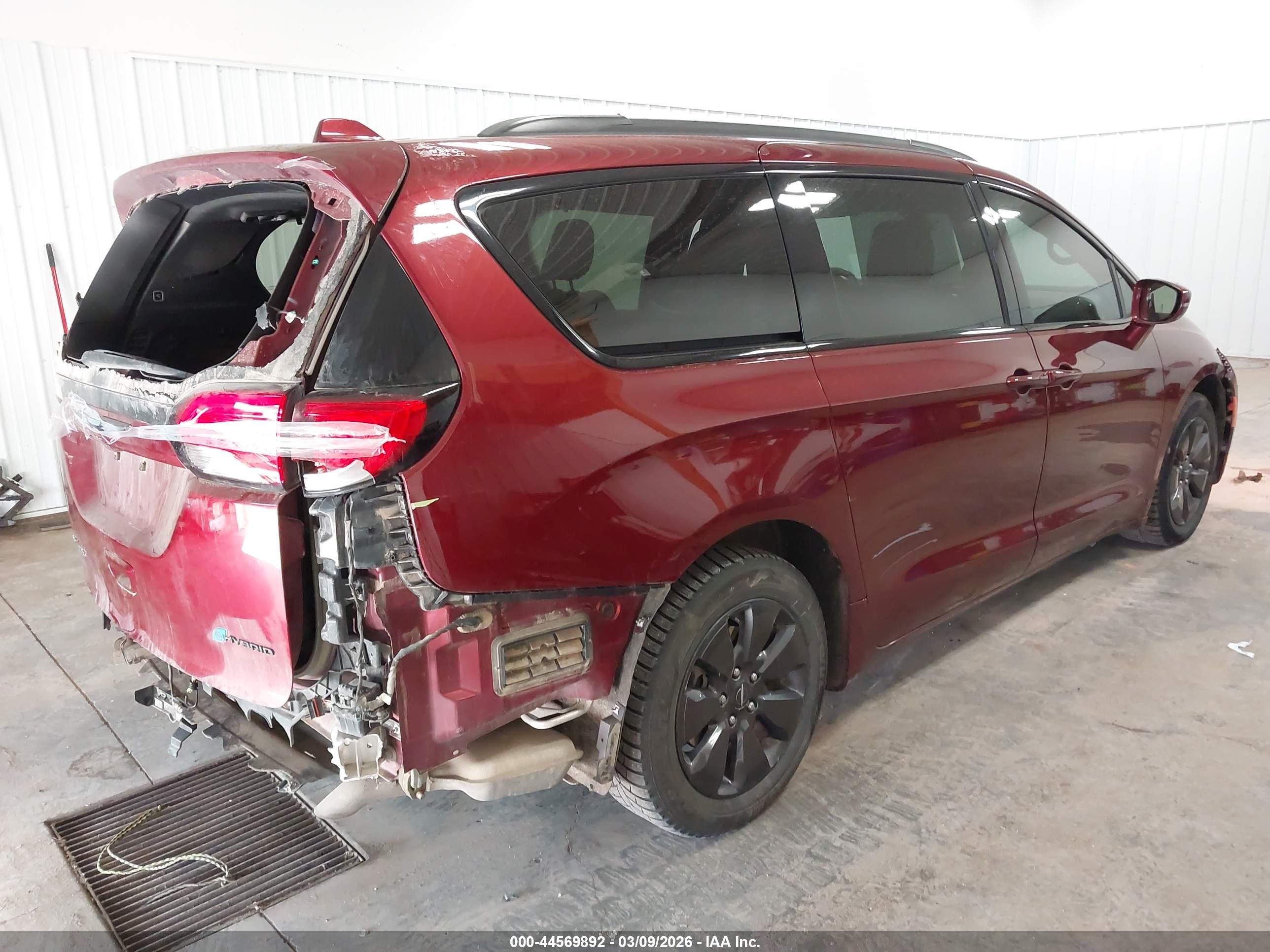 CHRYSLER PACIFICA image 4