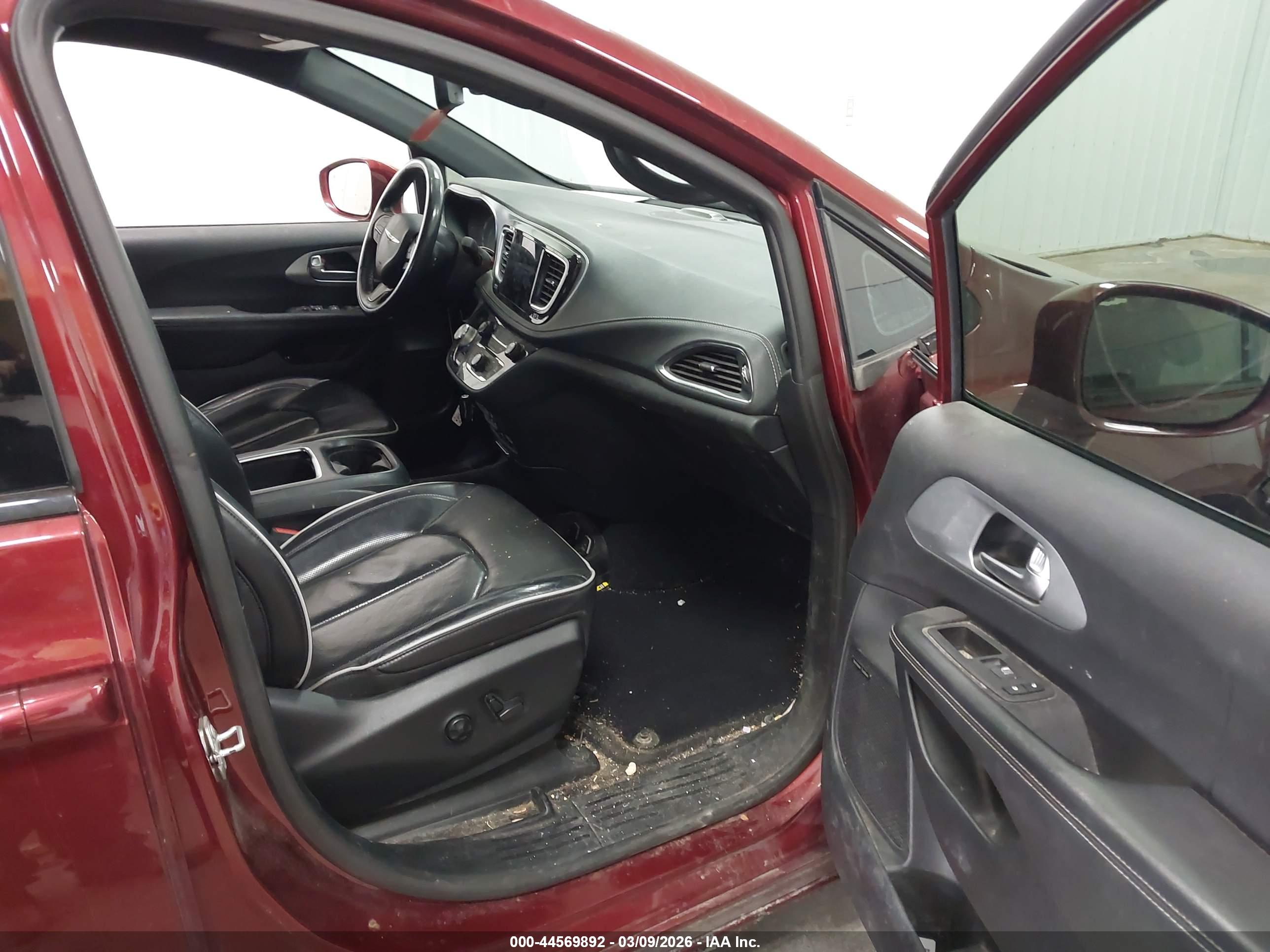 CHRYSLER PACIFICA image 5