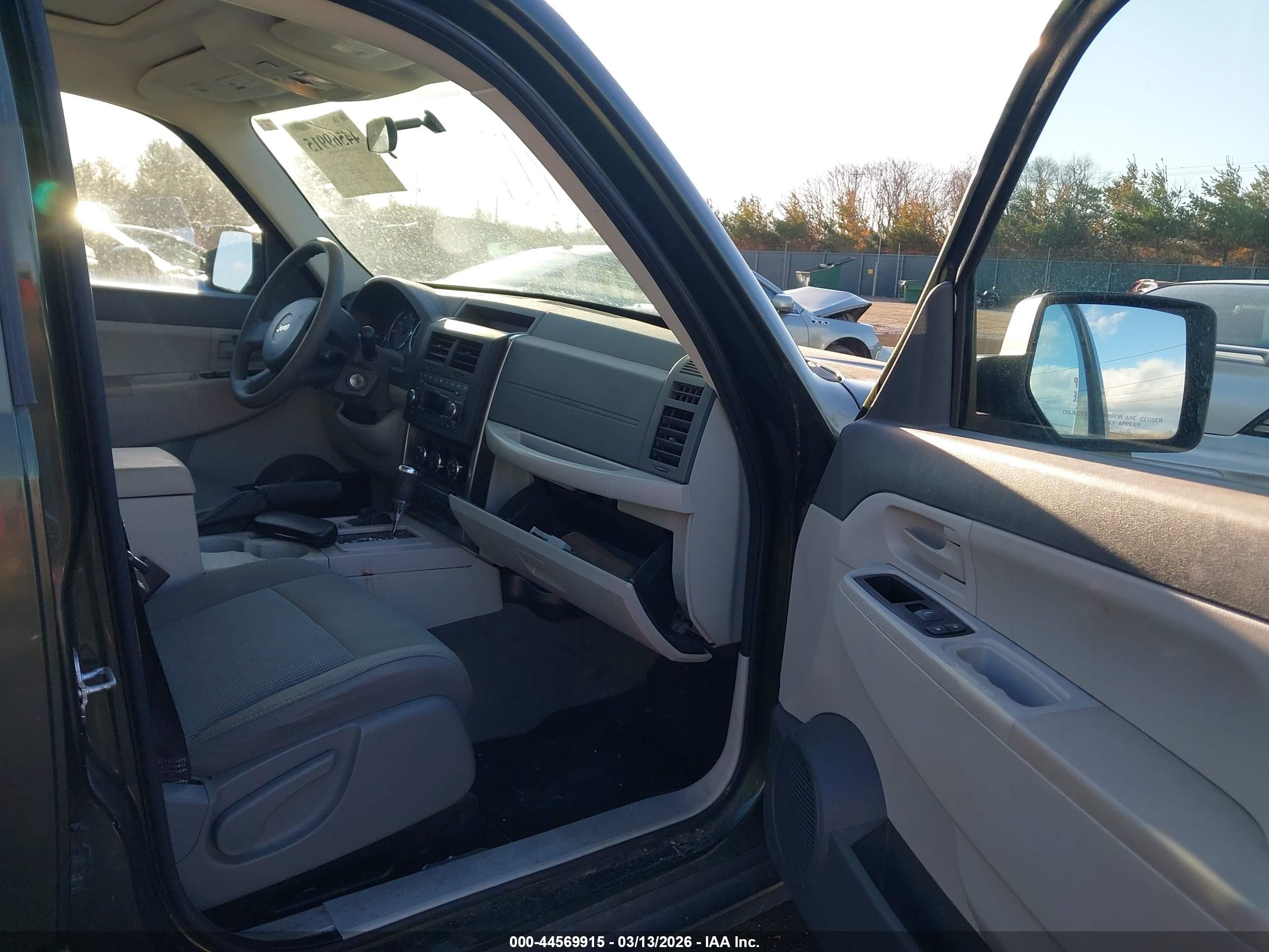 JEEP LIBERTY image 5
