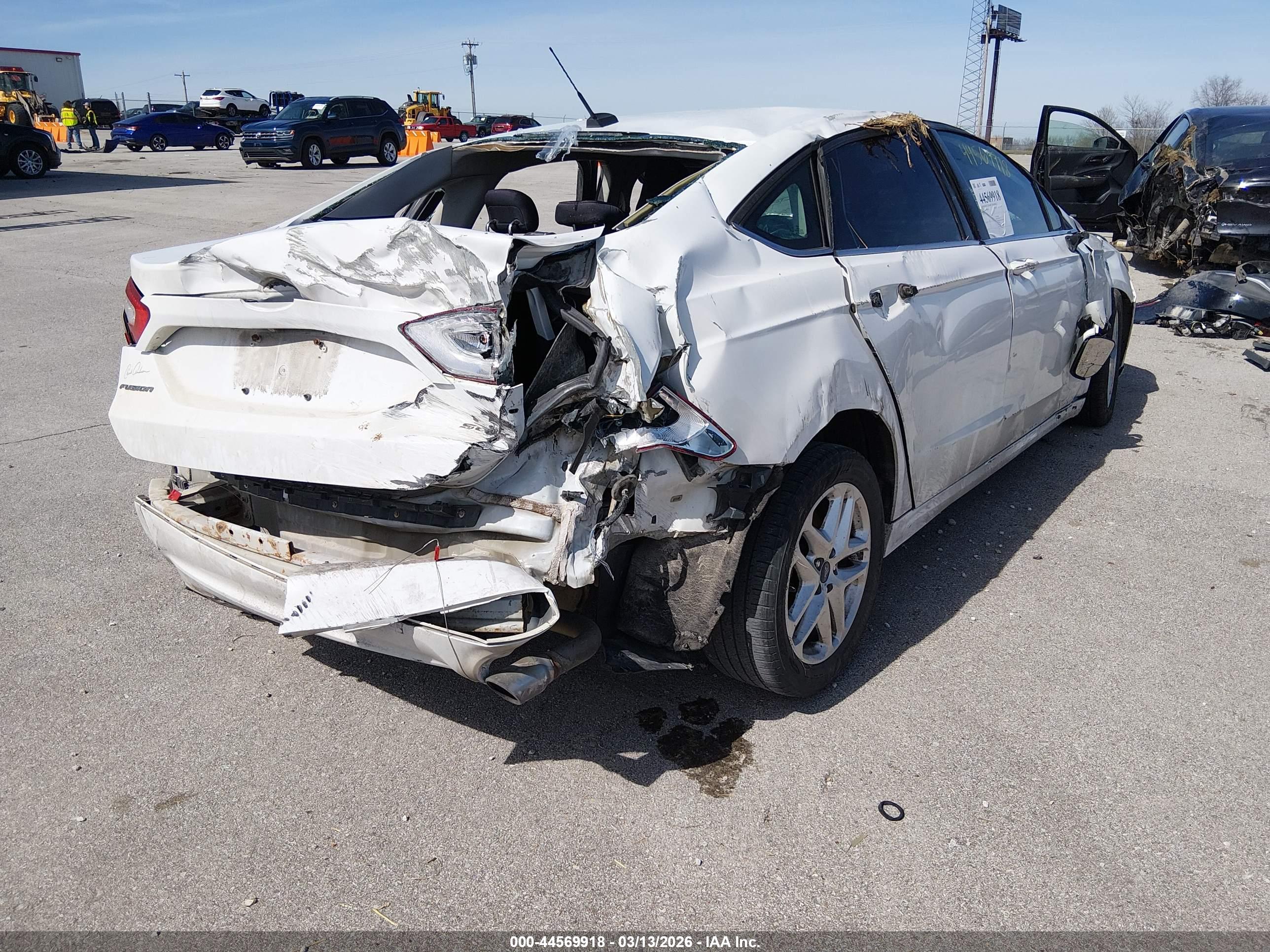 FORD FUSION image 4