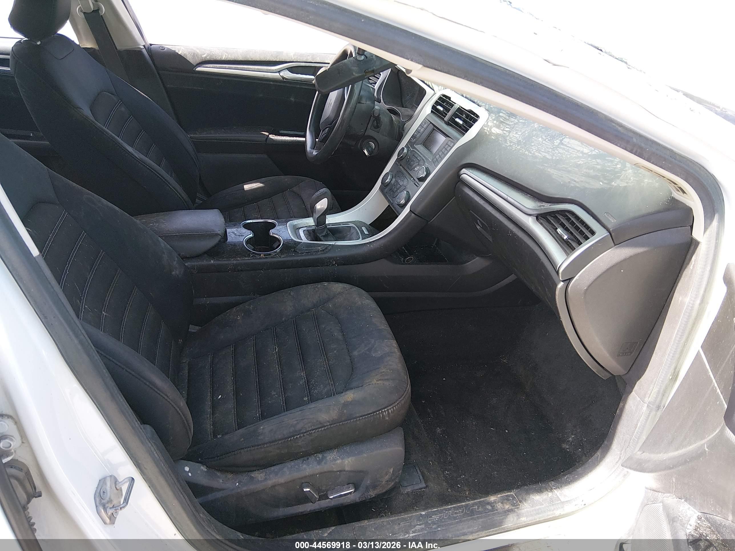 FORD FUSION image 5