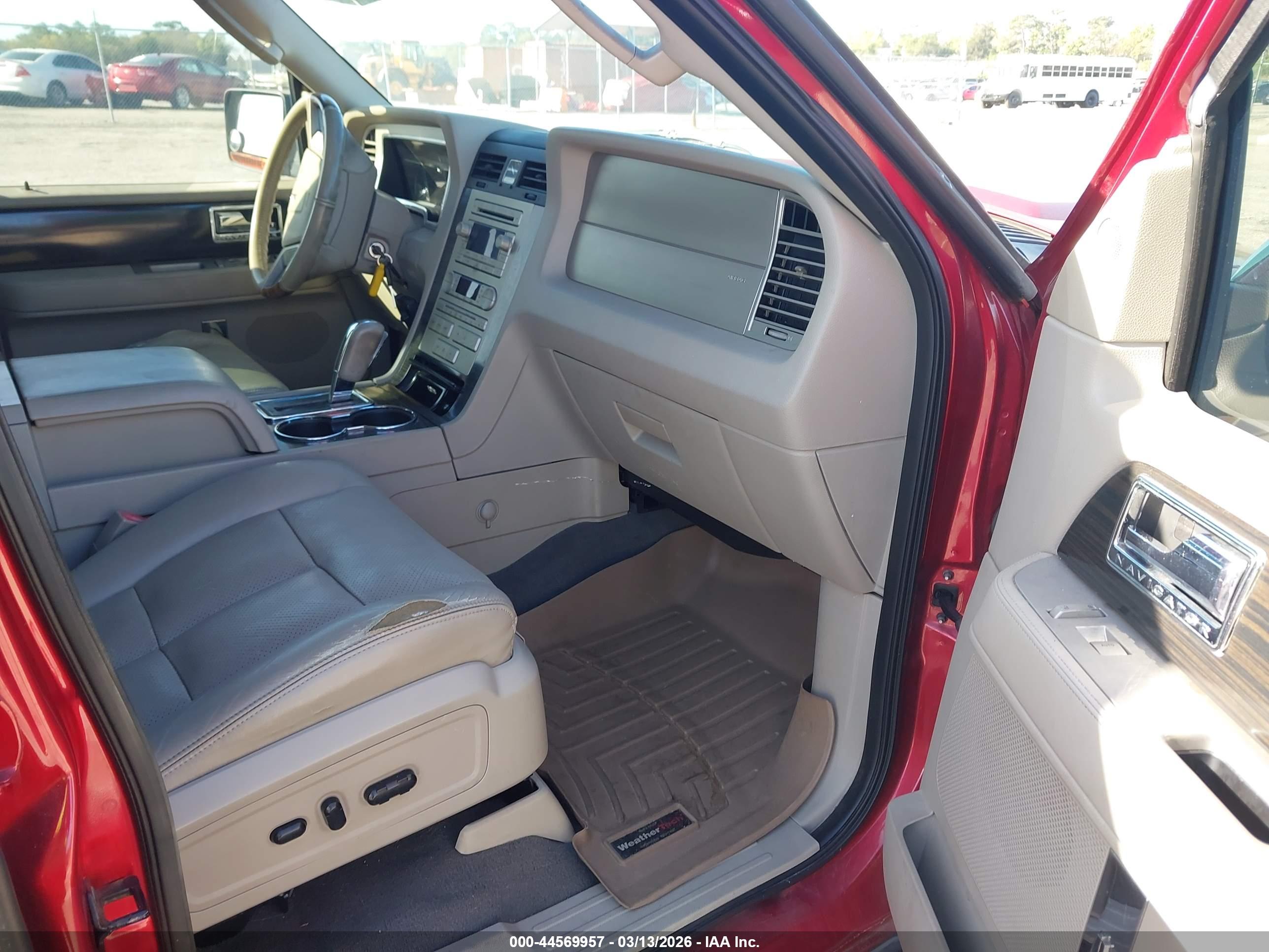 LINCOLN NAVIGATOR image 5