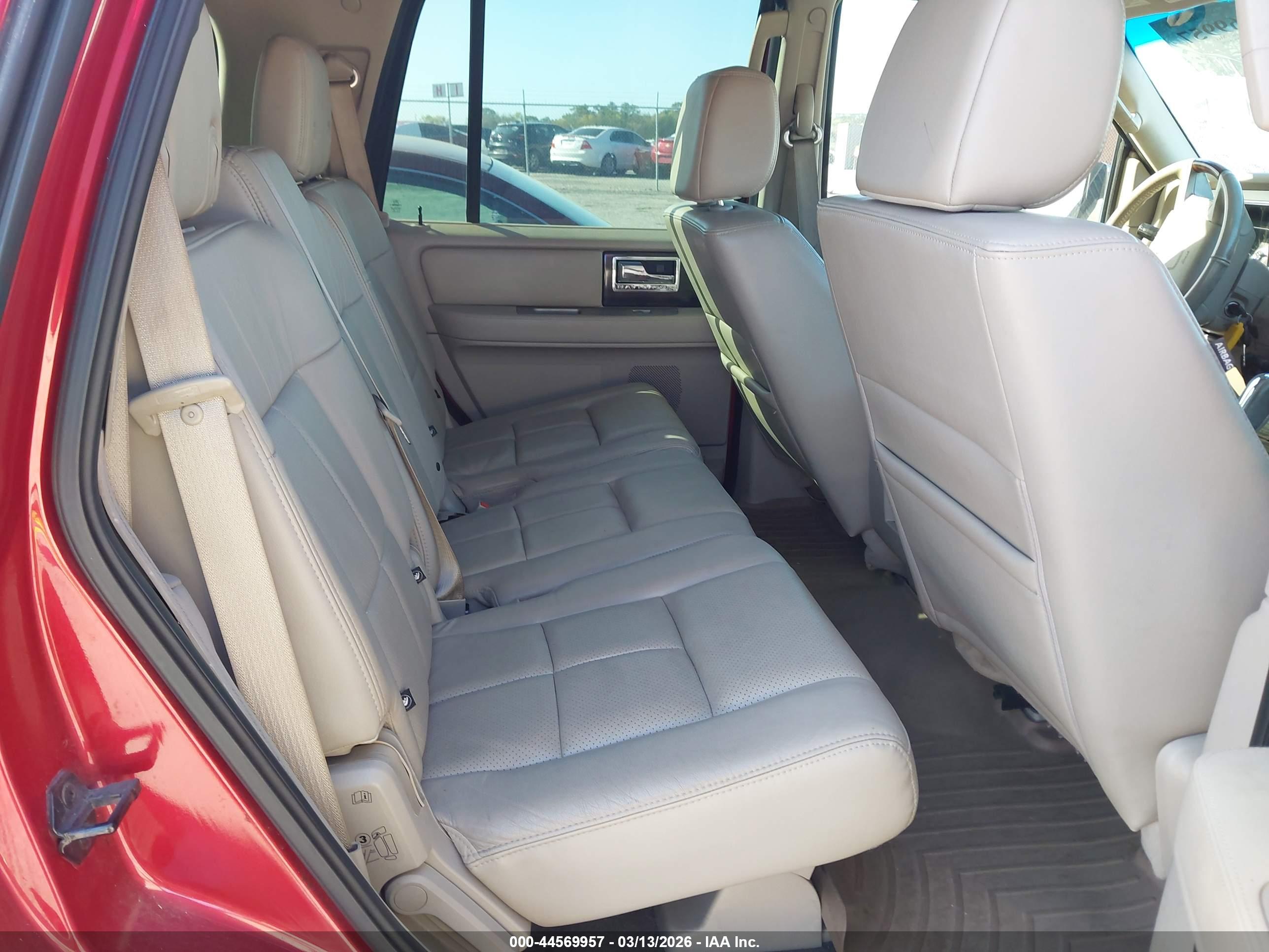 LINCOLN NAVIGATOR image 8