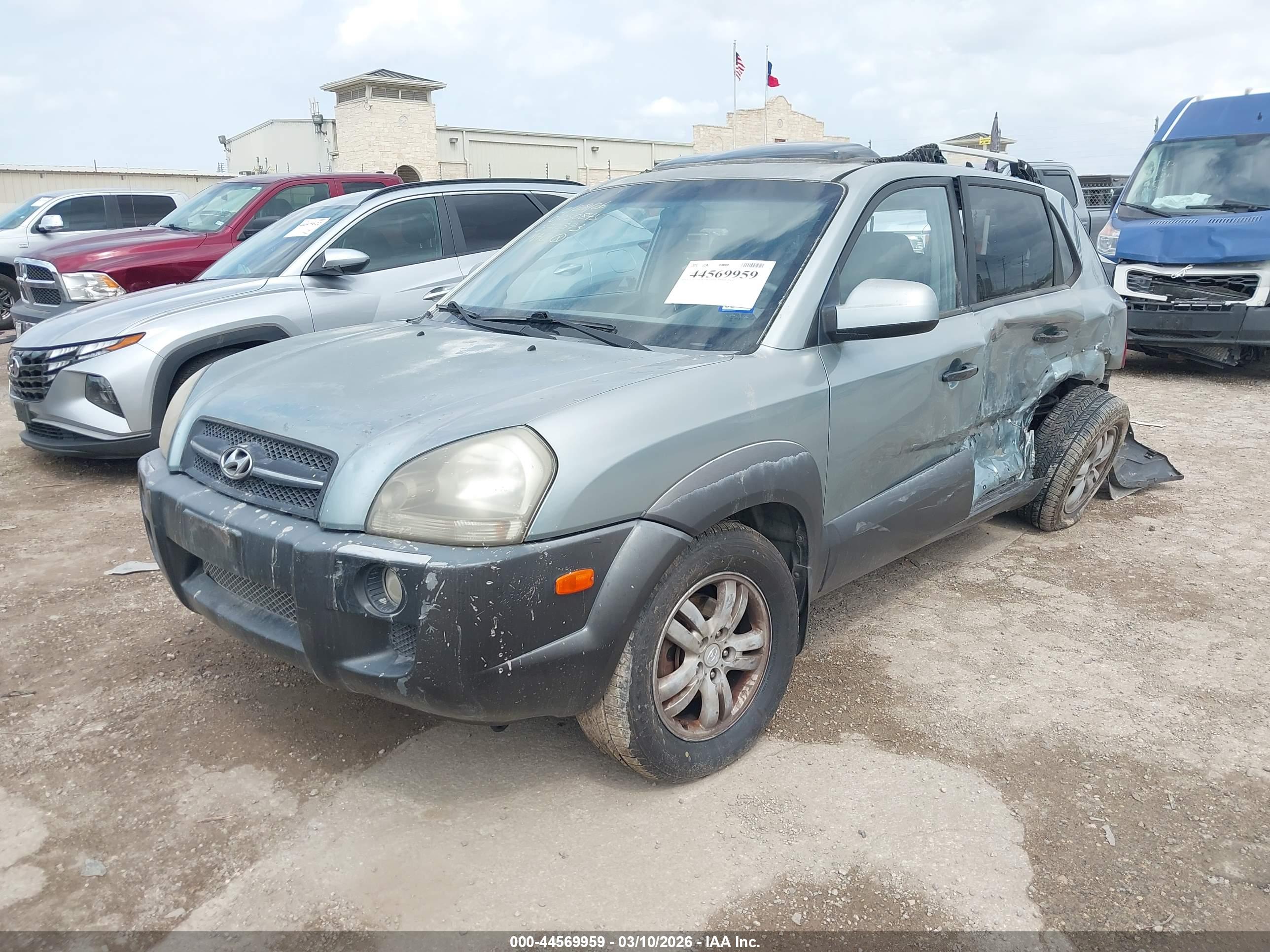 HYUNDAI TUCSON image 2