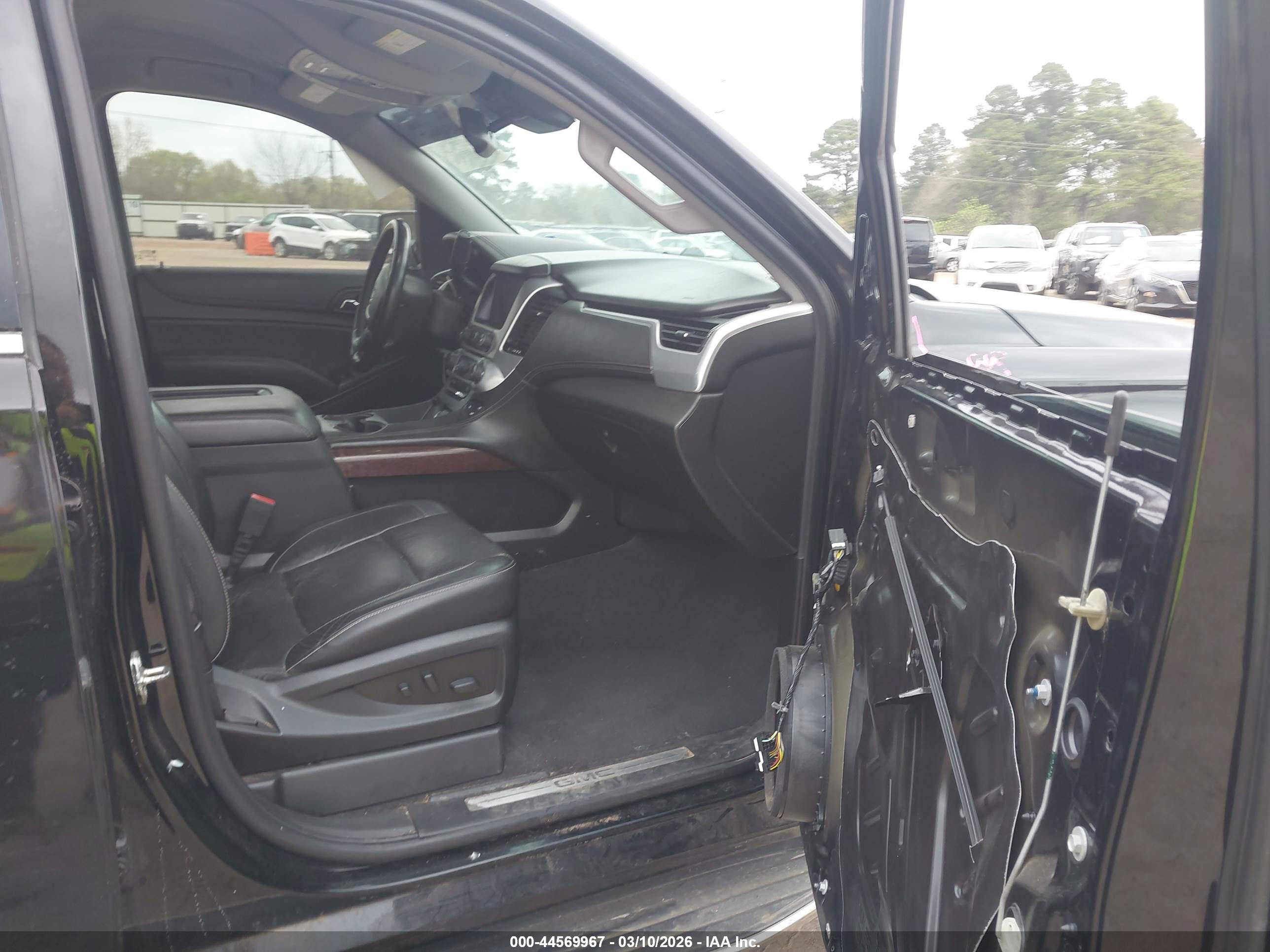 GMC YUKON image 5
