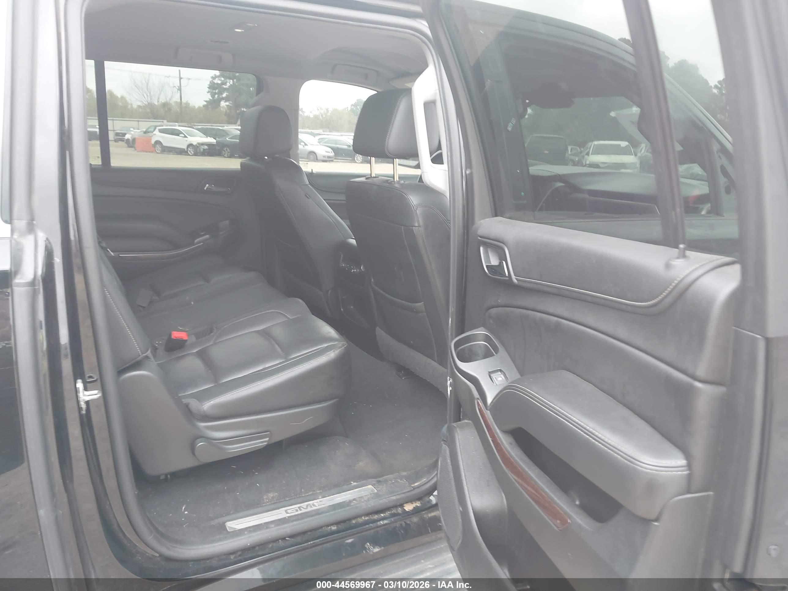 GMC YUKON image 8