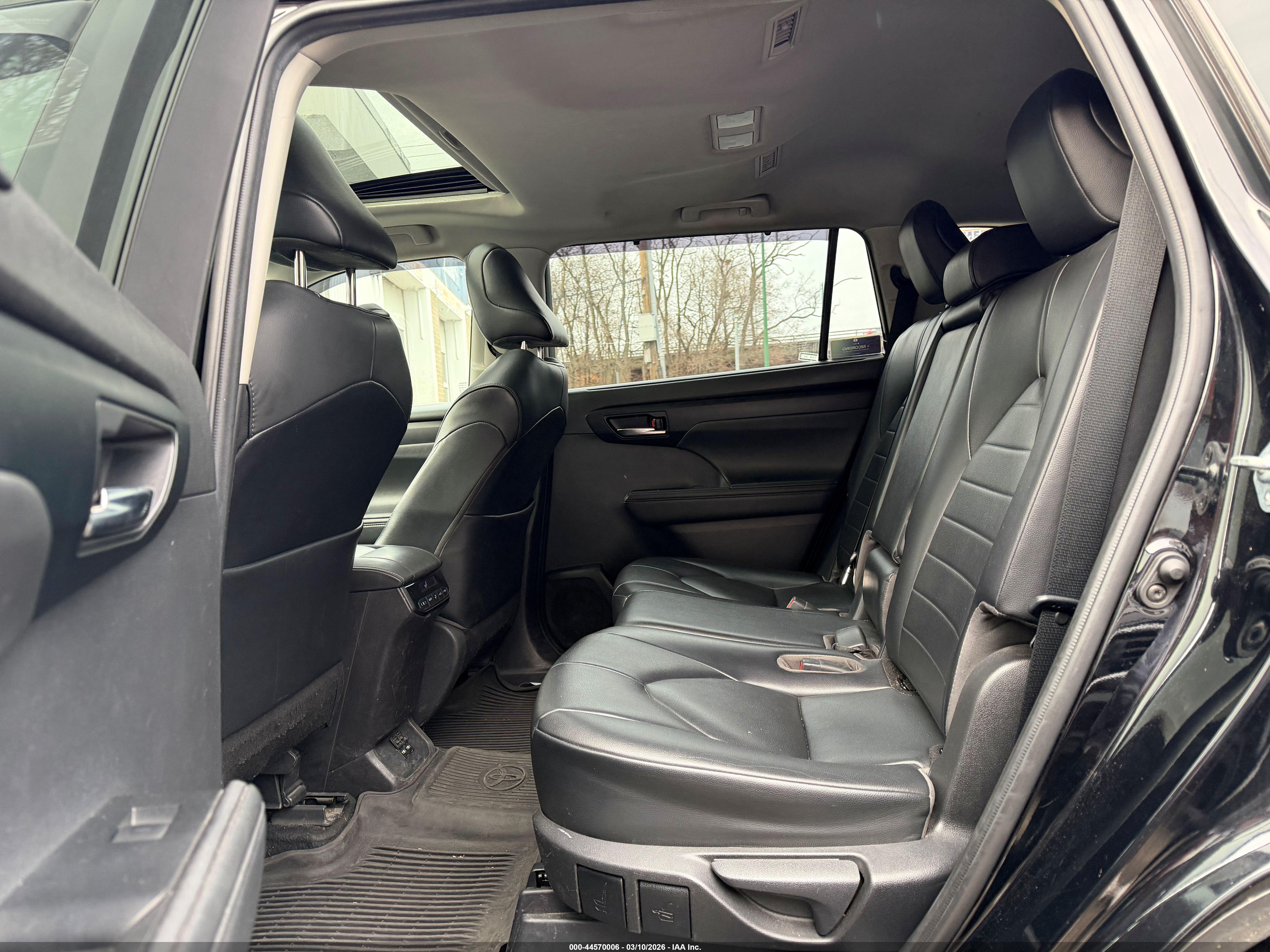 TOYOTA HIGHLANDER image 8
