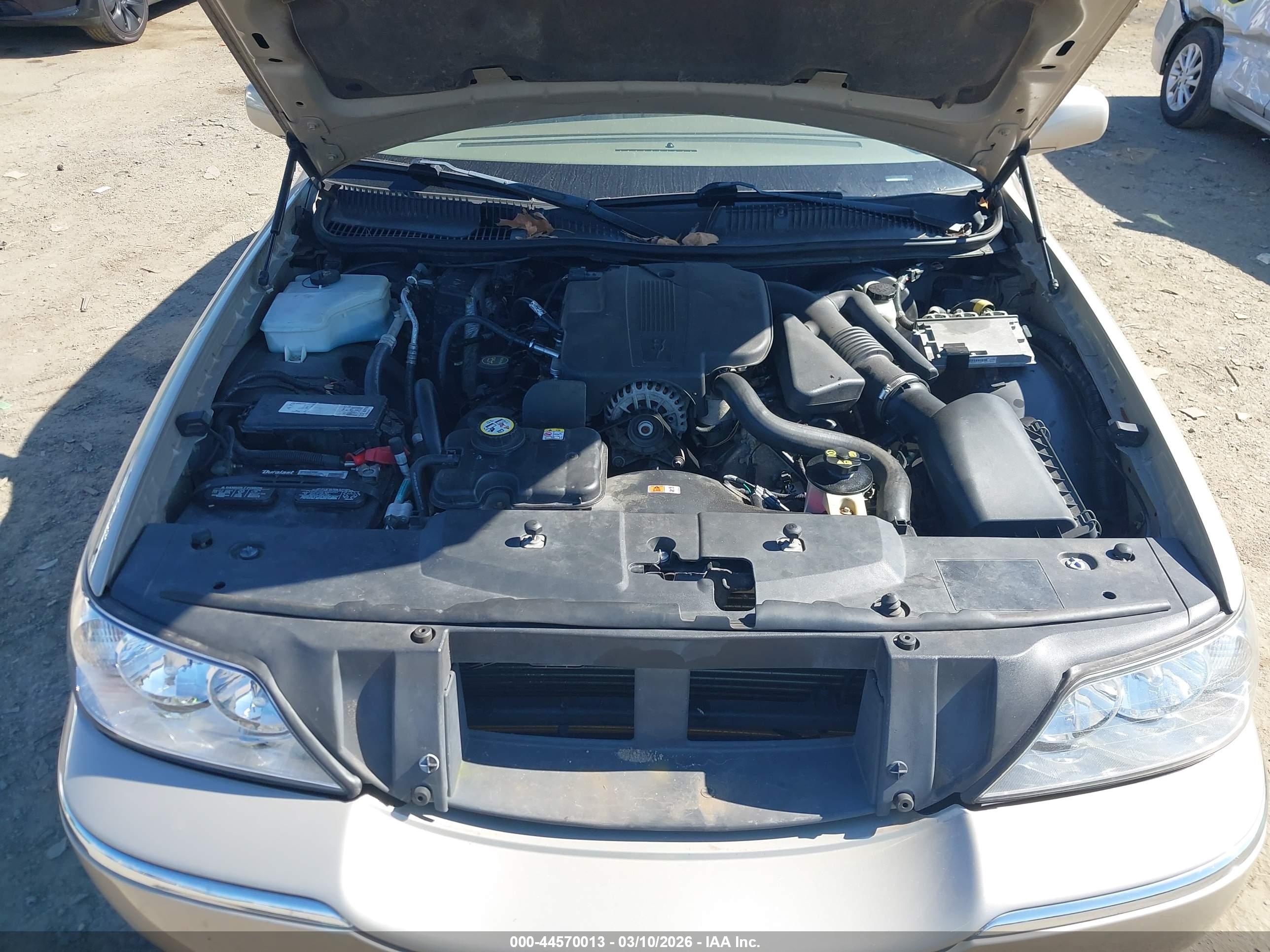LINCOLN TOWN image 10