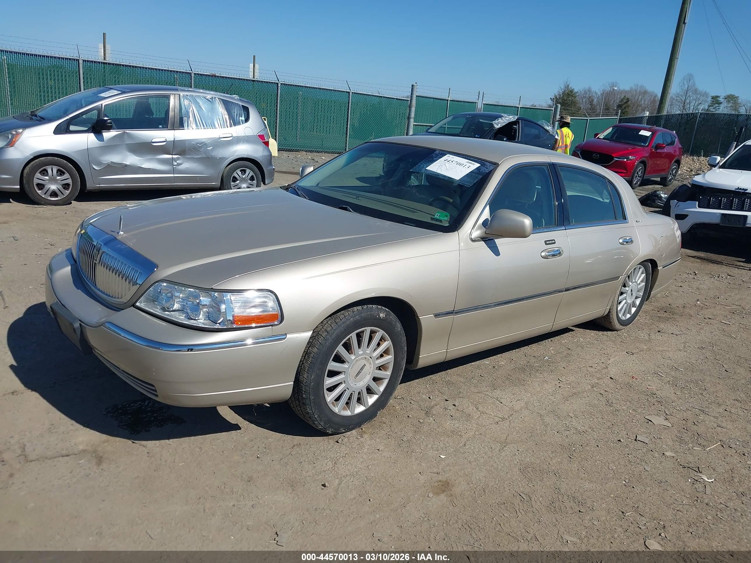 LINCOLN TOWN image 2
