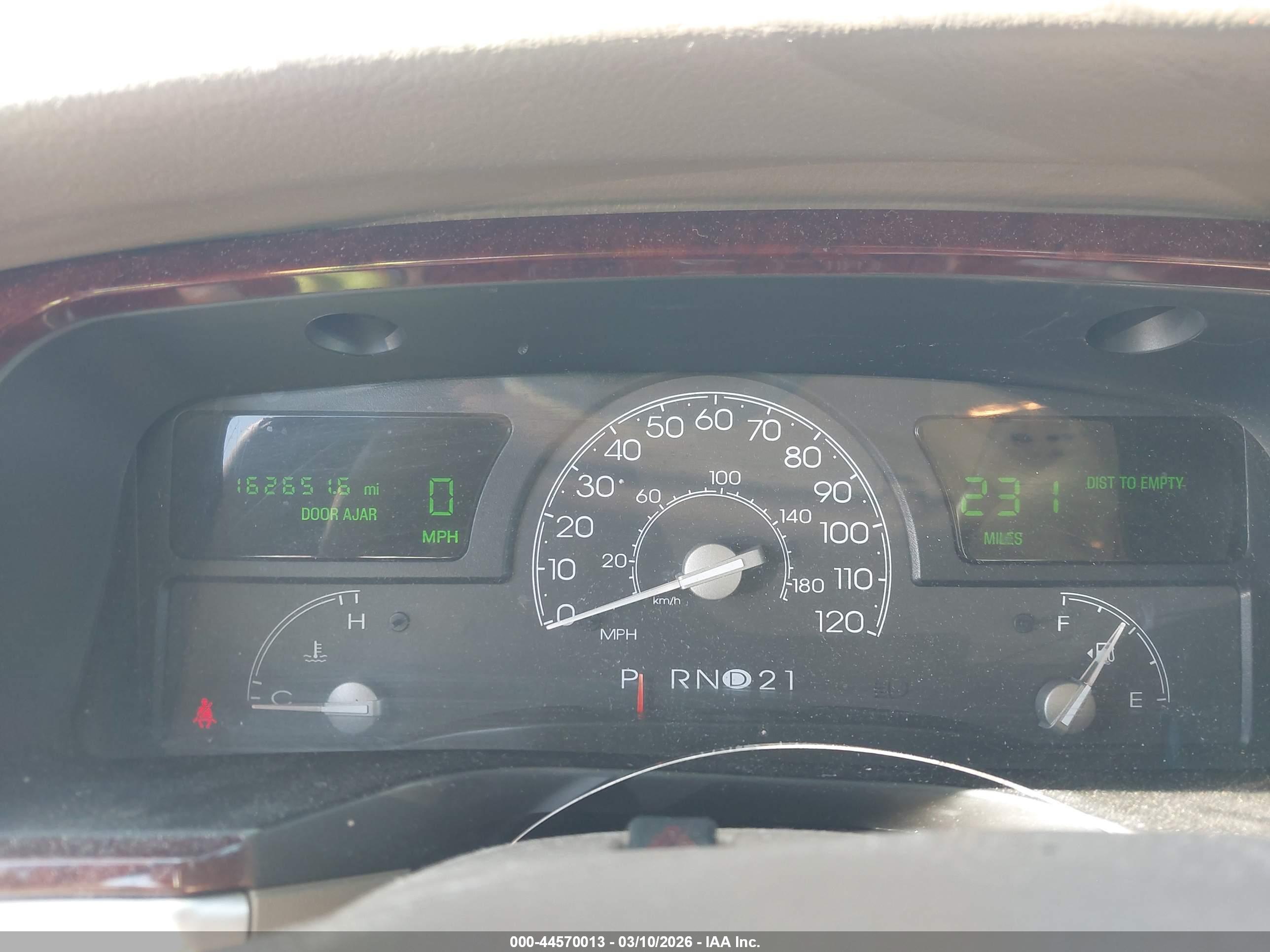 LINCOLN TOWN image 7