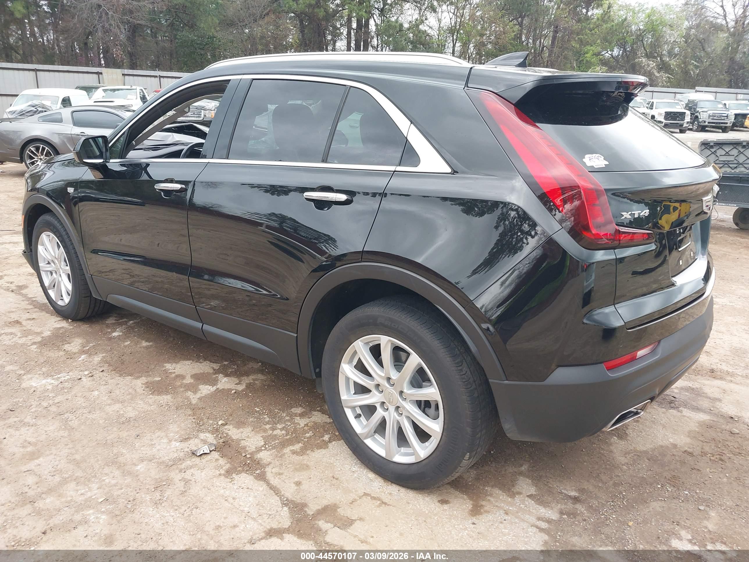 CADILLAC XT4 image 3