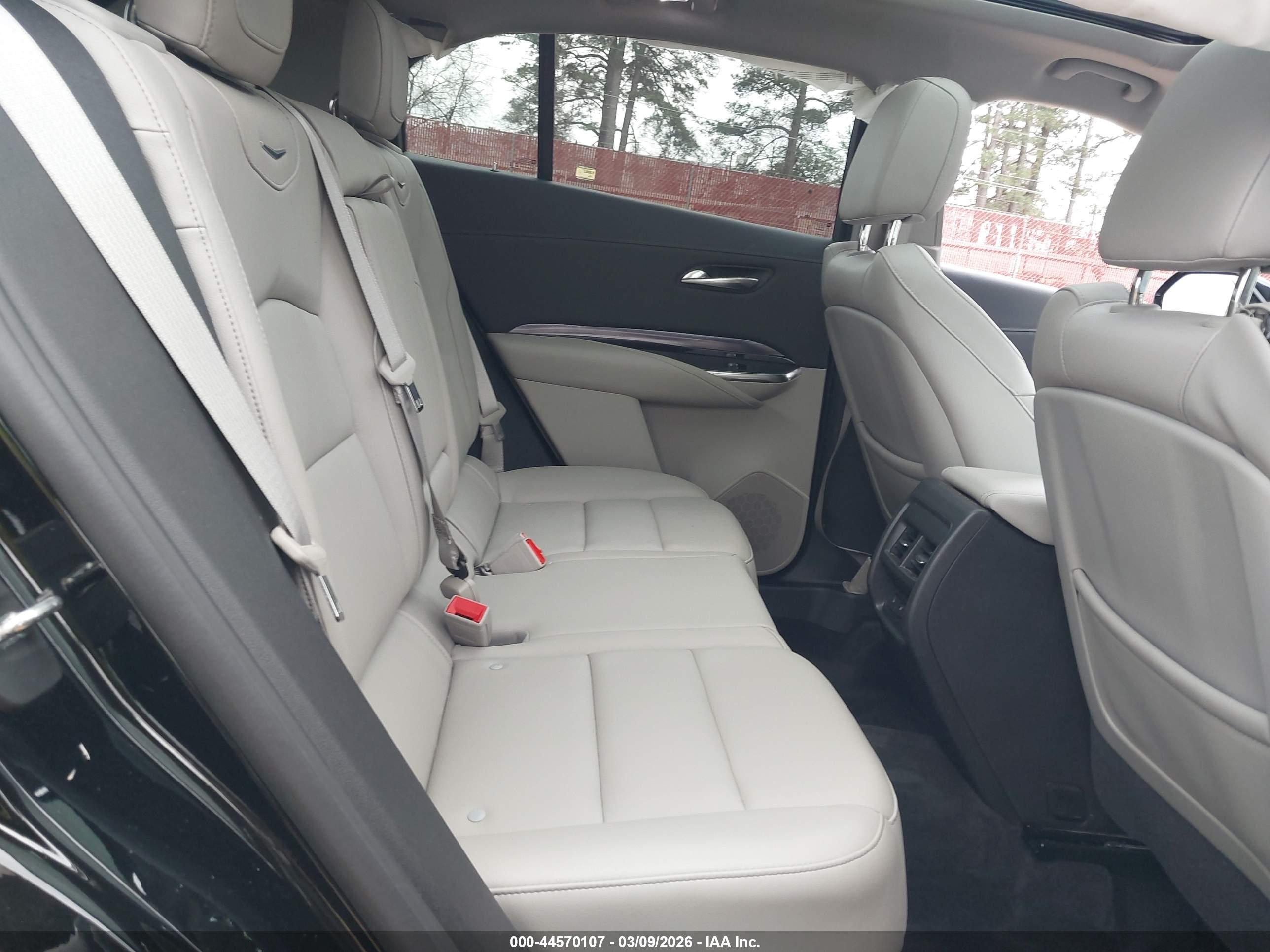 CADILLAC XT4 image 8