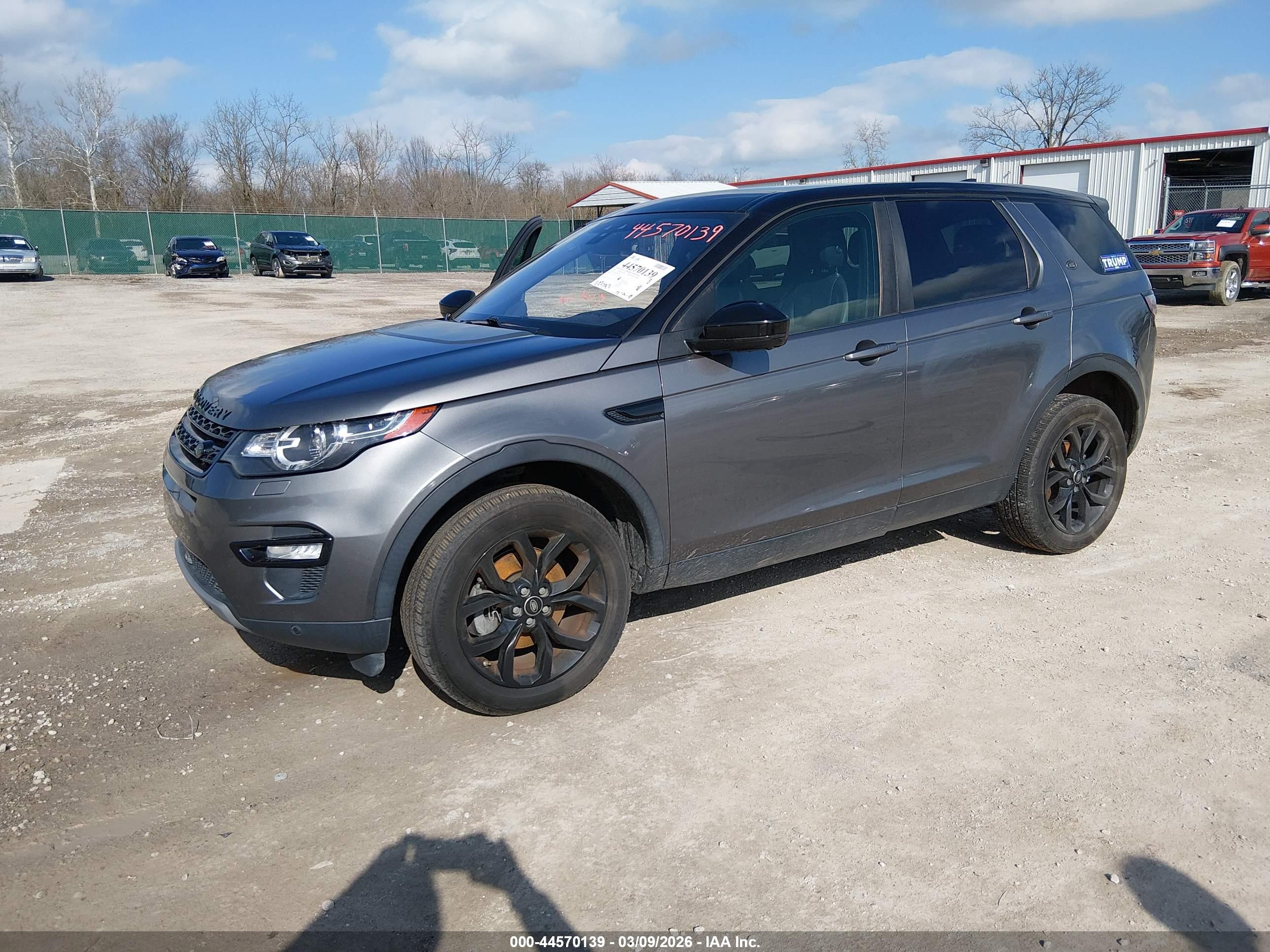 LAND ROVER image 2