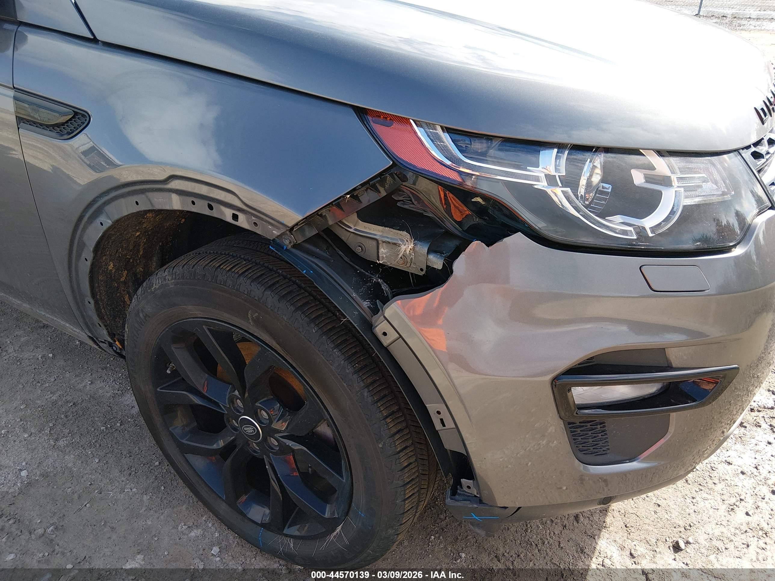 LAND ROVER image 6