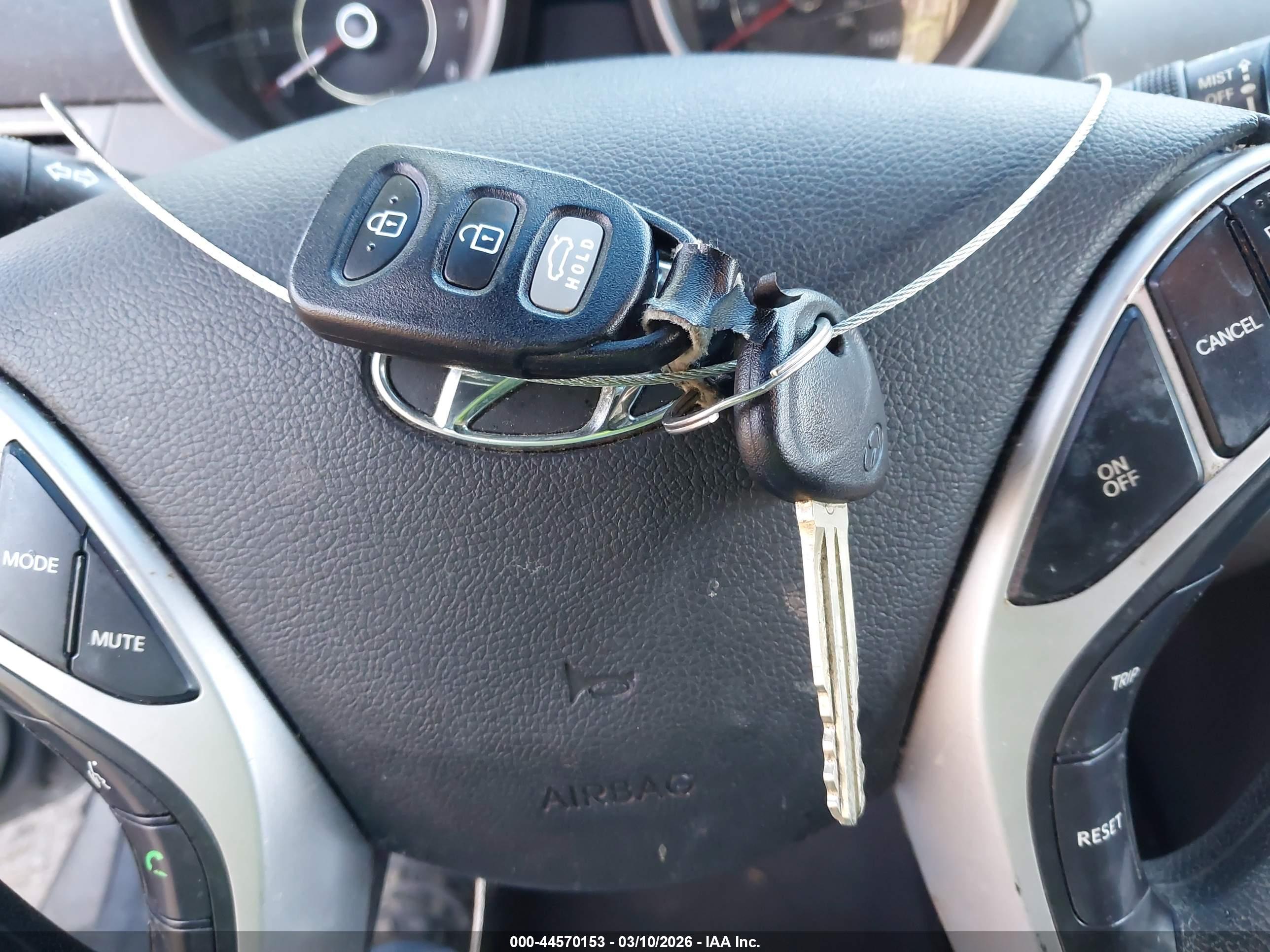 HYUNDAI ELANTRA image 11