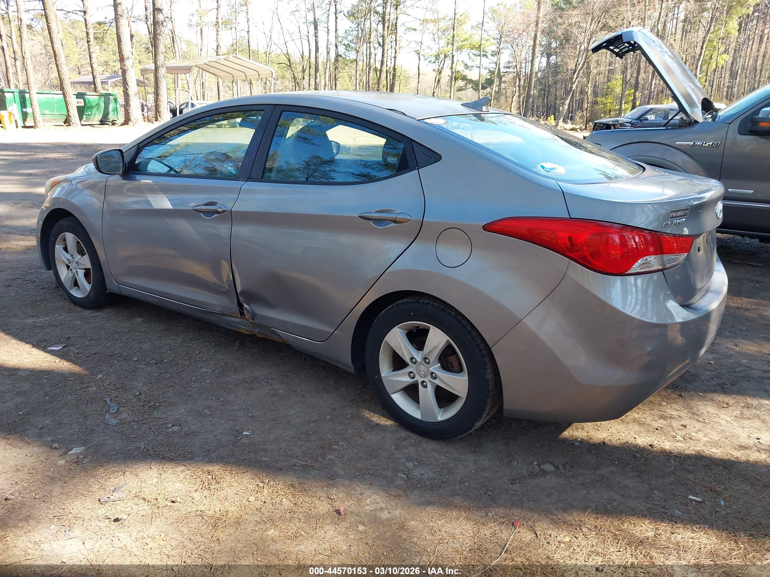 HYUNDAI ELANTRA image 3