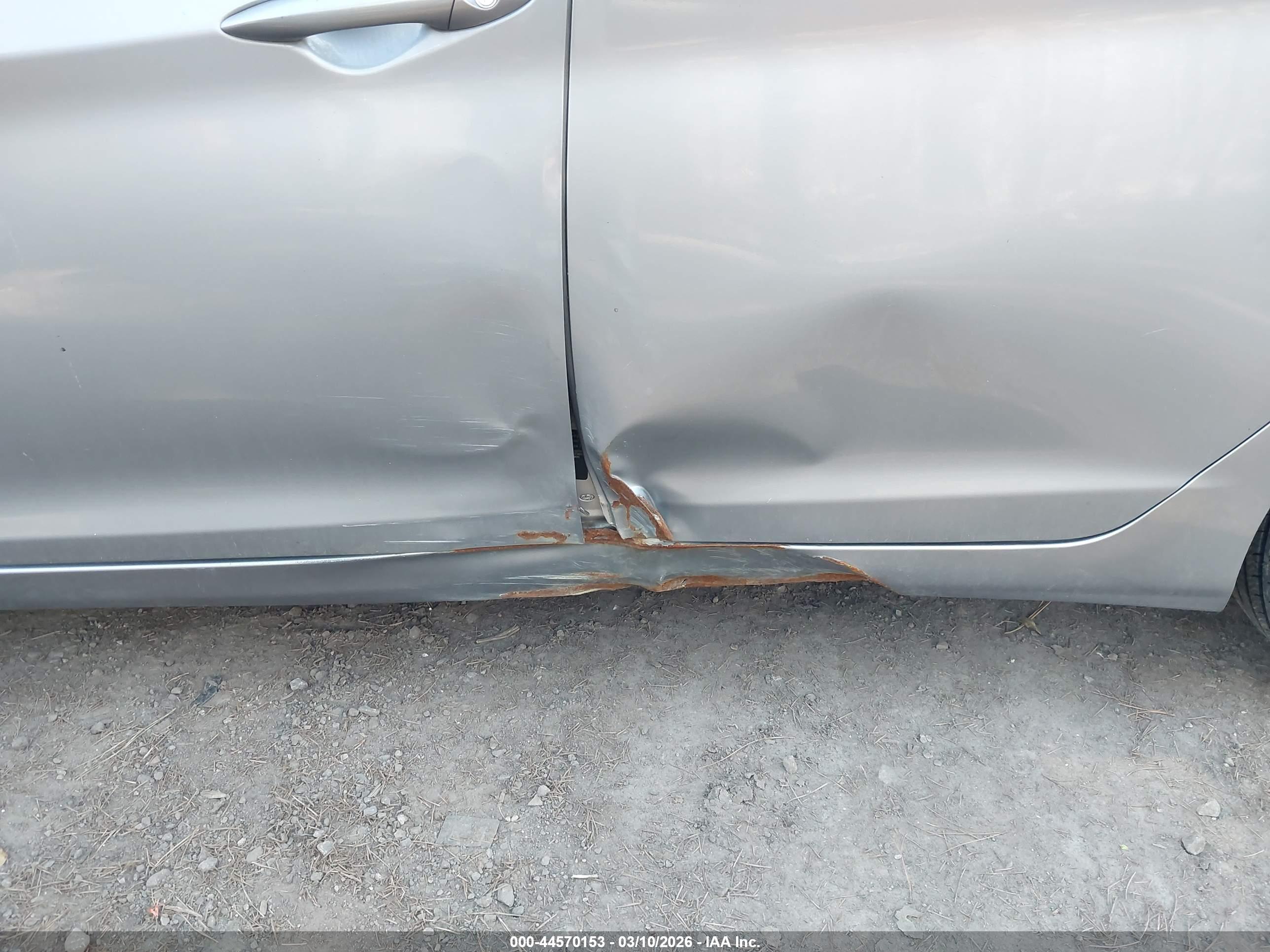 HYUNDAI ELANTRA image 6