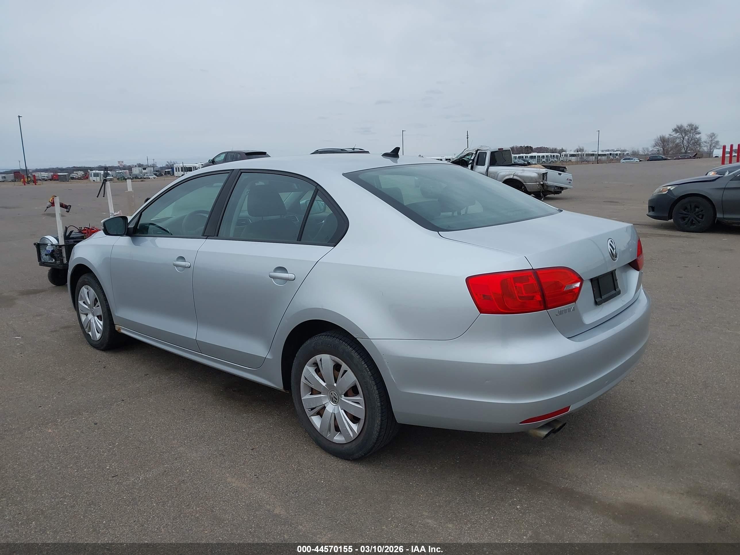 VOLKSWAGEN JETTA image 3