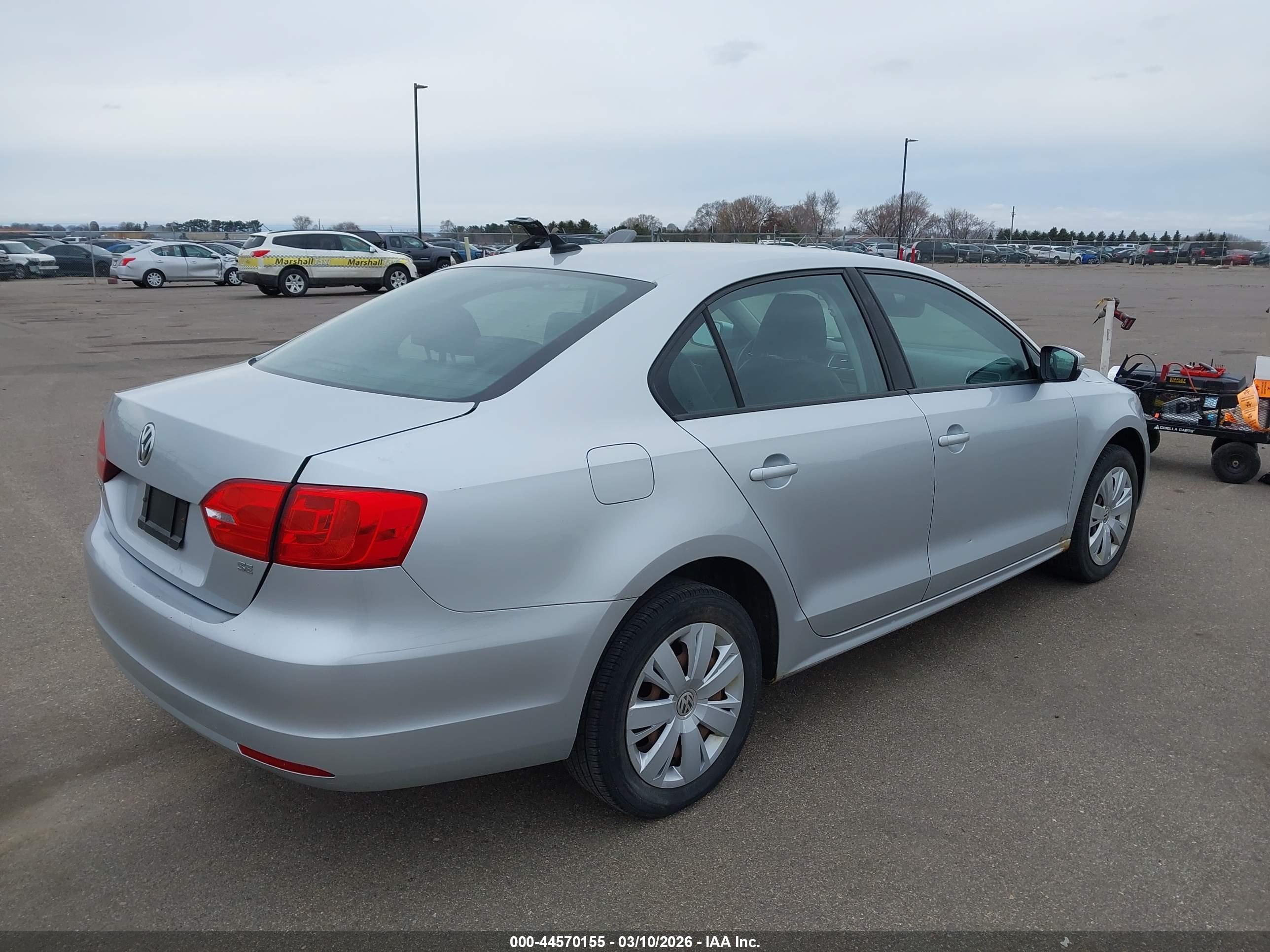 VOLKSWAGEN JETTA image 4