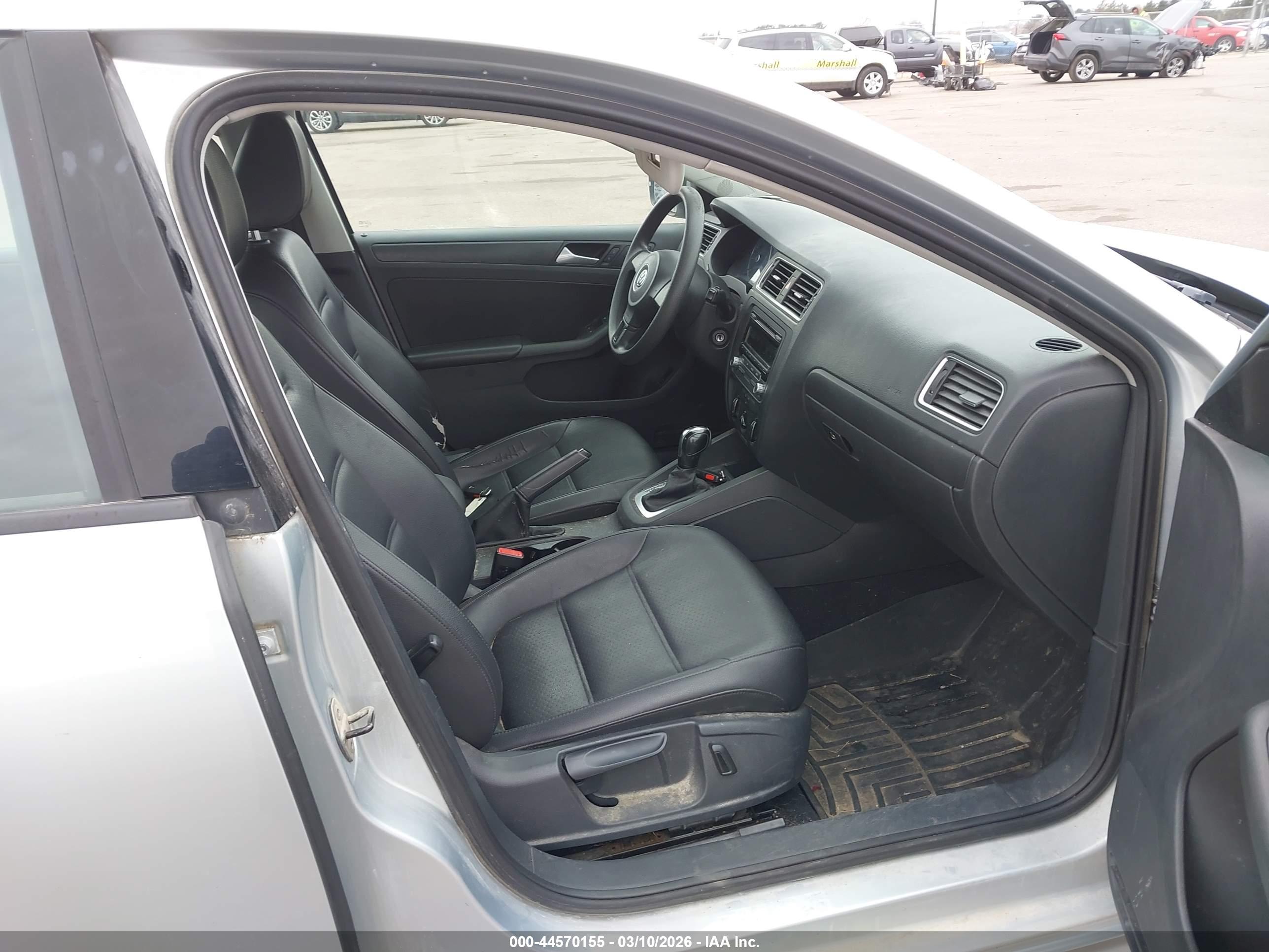 VOLKSWAGEN JETTA image 5